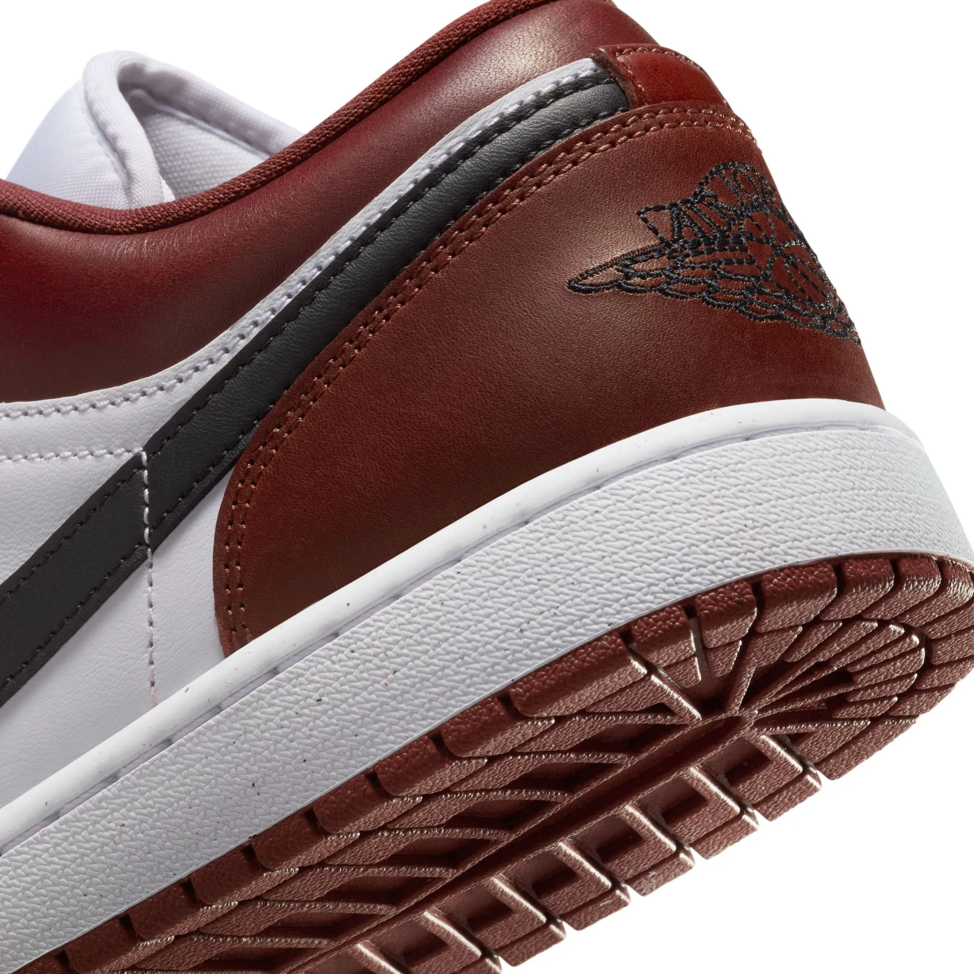 animal - print running wear Air Jordan 1 Mens Low SE Shoes