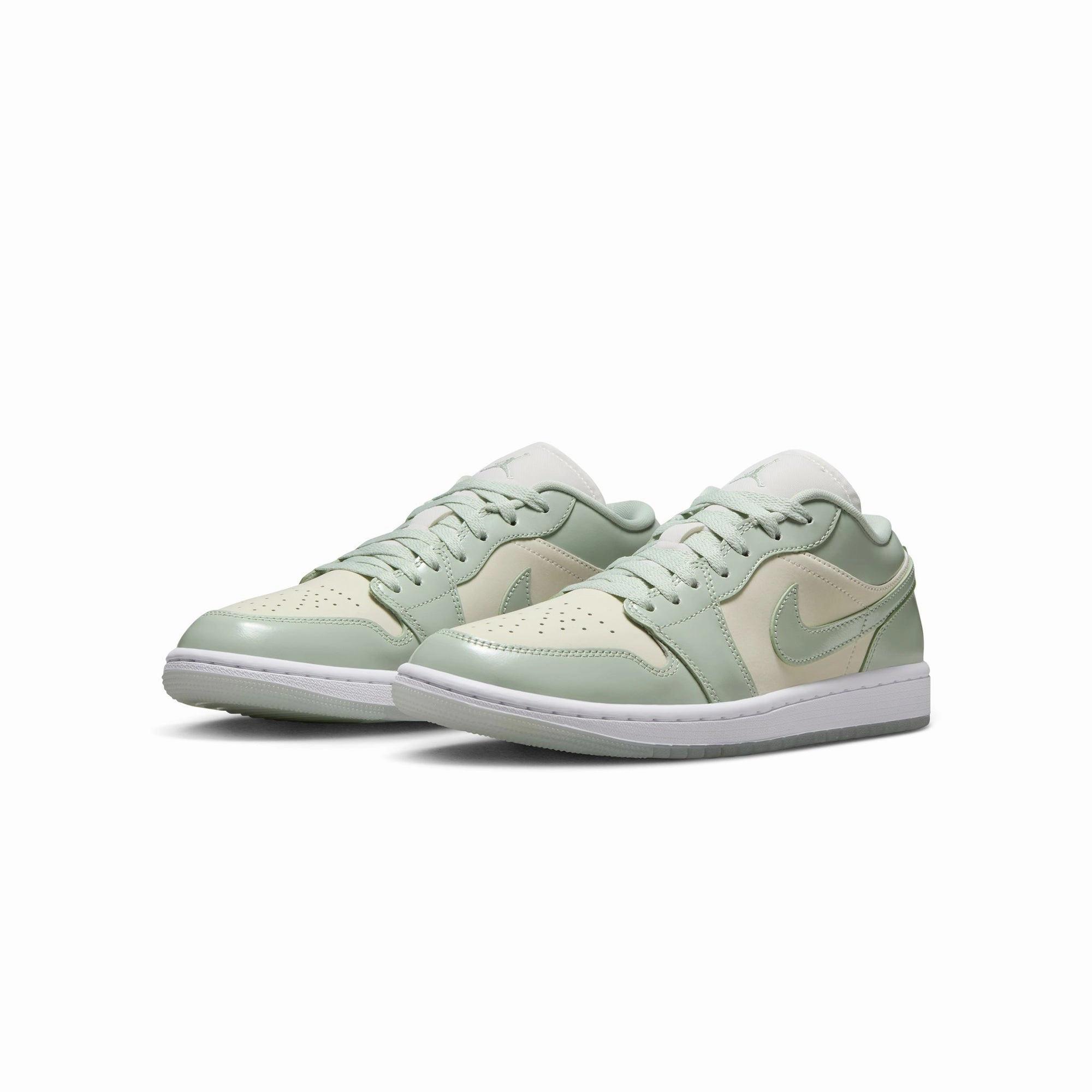 Adaptive Lacing System moderate - performance specification shoes Air Jordan 1 Womens Low SE Shoes