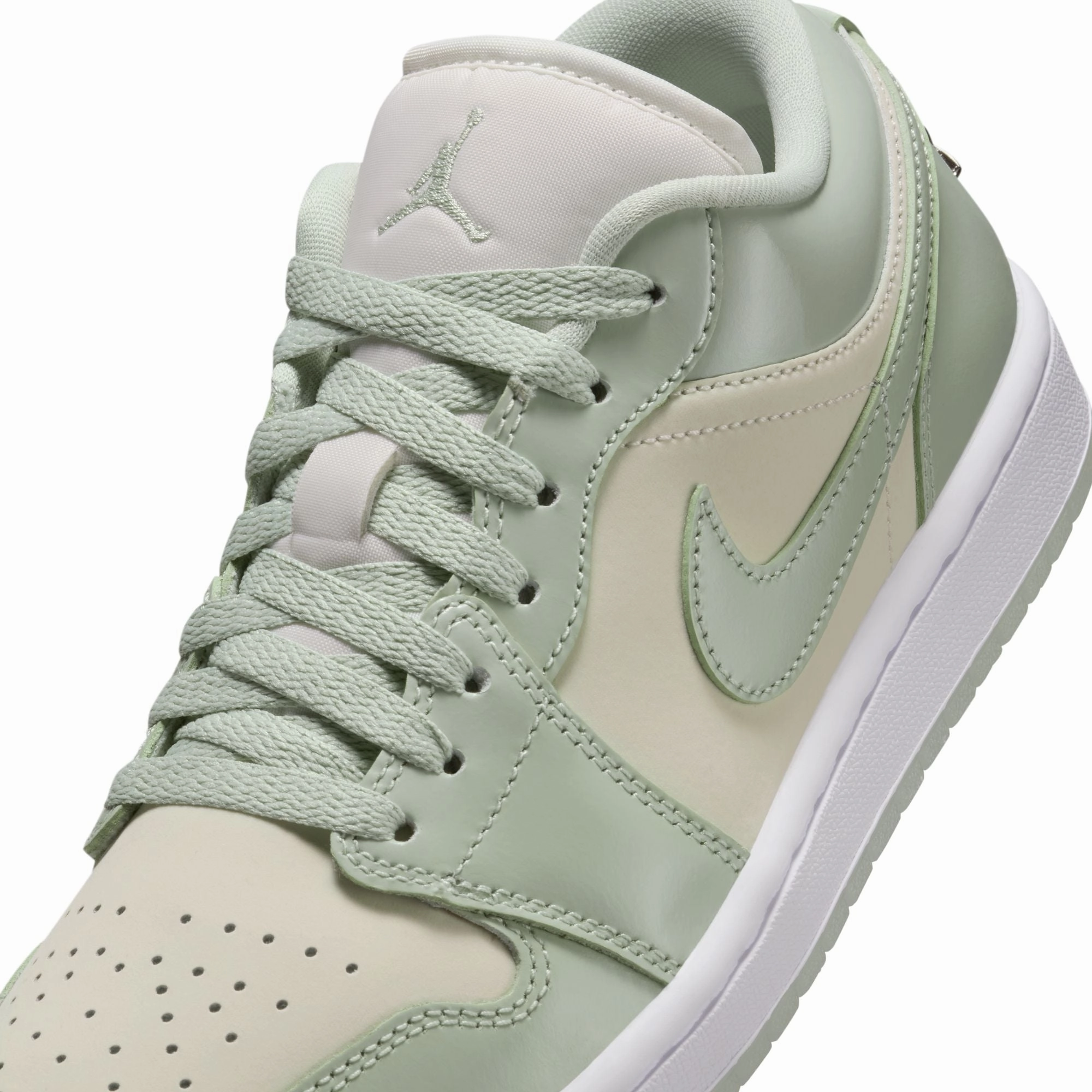 Air Jordan 1 Womens Low SE Shoes daily runner shoes breathable - upper - feature shoes