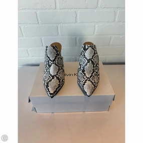 Minimal Look Iconic Piece Shoes Heels Block By wild pair In Black & White, Size: 7