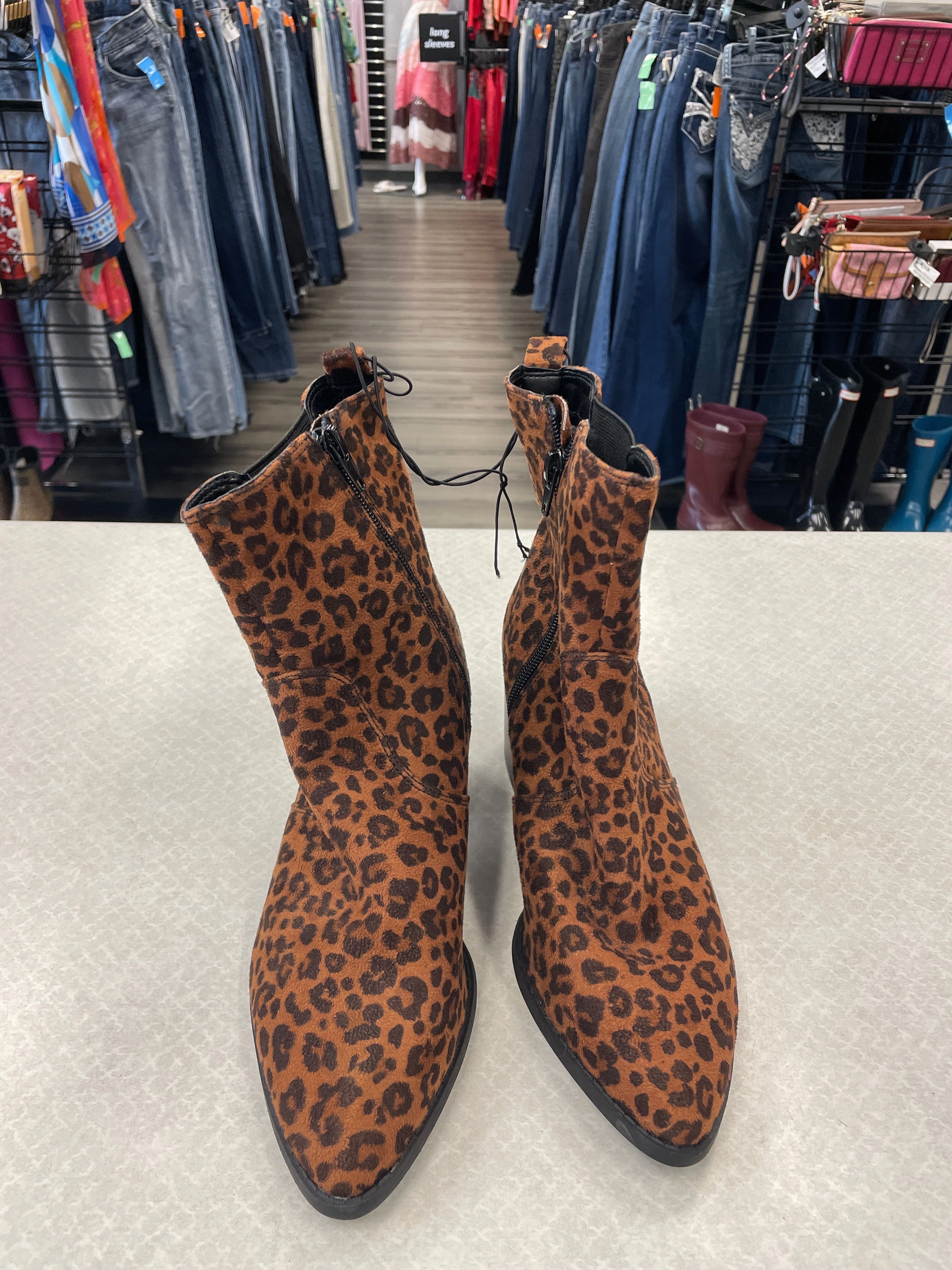 Hiking Boots city commute Animal Print Boots Ankle Heels Express, Size 8