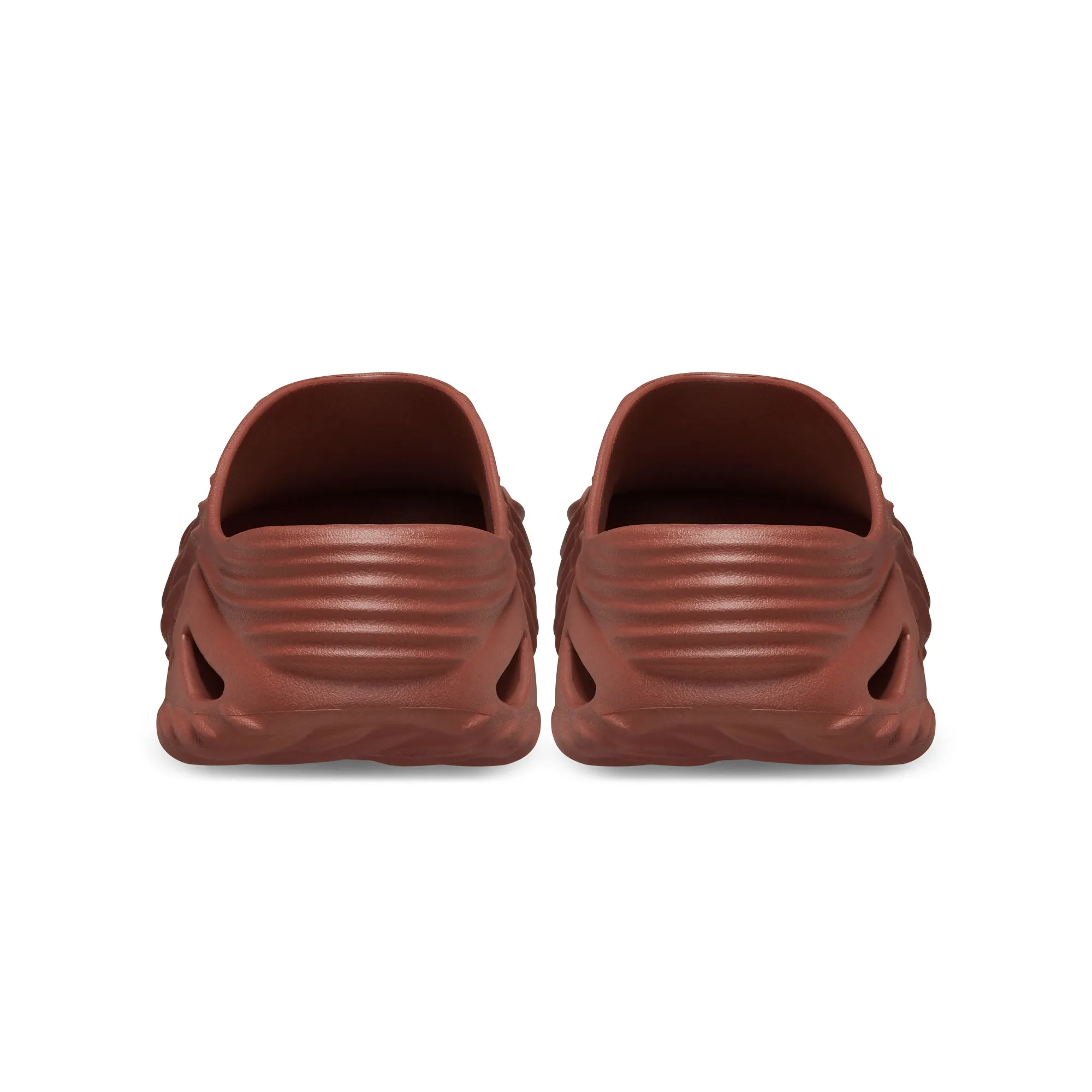 Crocs Mens Echo Wave "Rust" Sandal Clogs running in a seagrass meadow area shoes