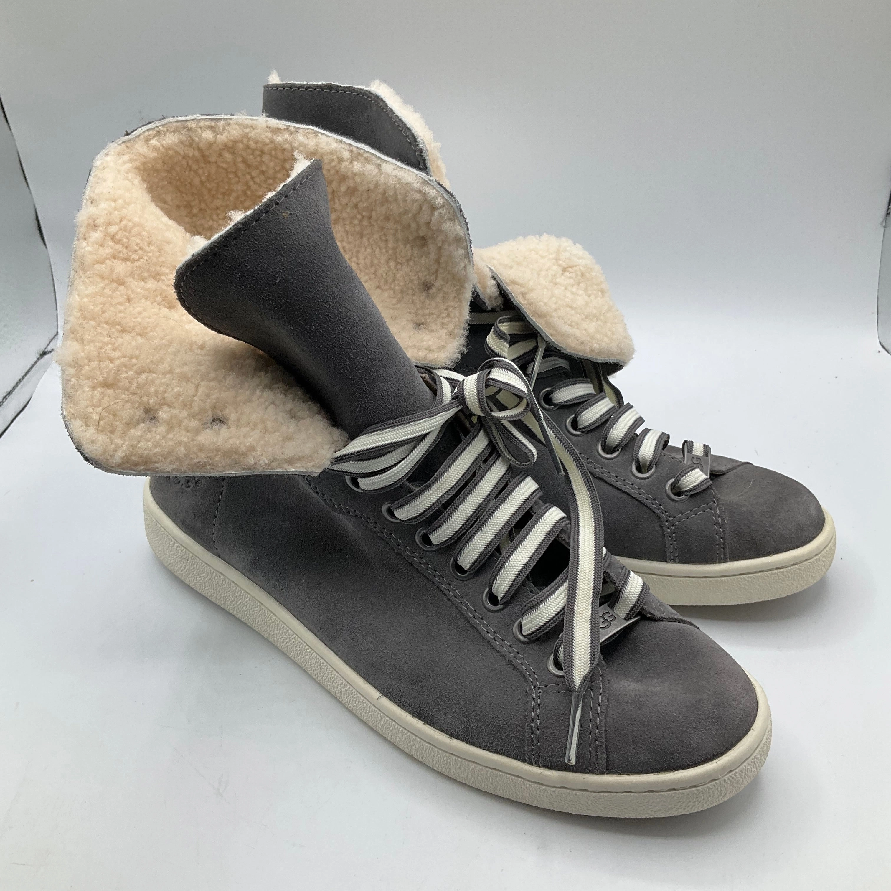 Classic Fit Boots Ankle Flats By Ugg In Grey, Size: 8