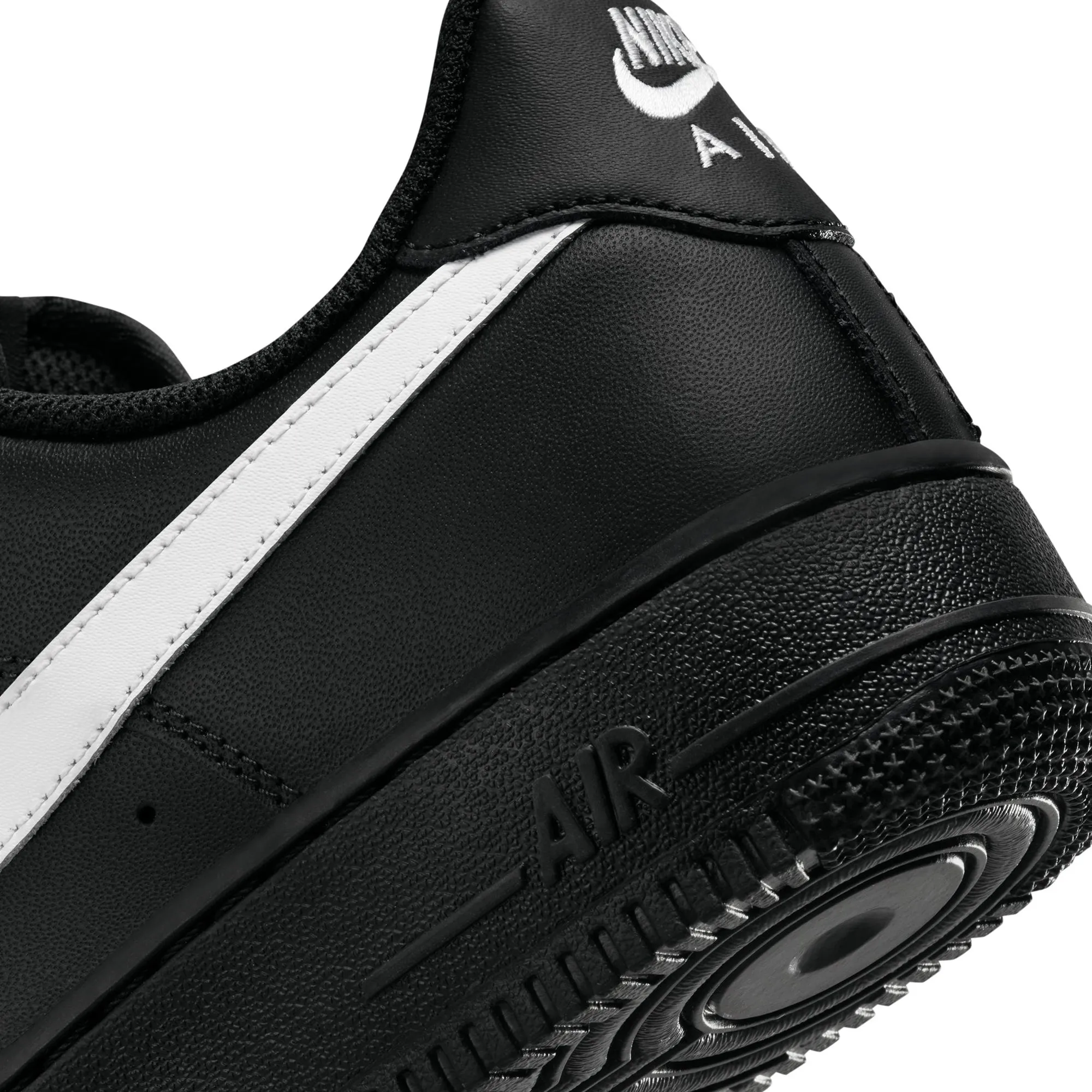 Airflow Optimized Mesh Nike Mens Air Force 1 '07 Shoes