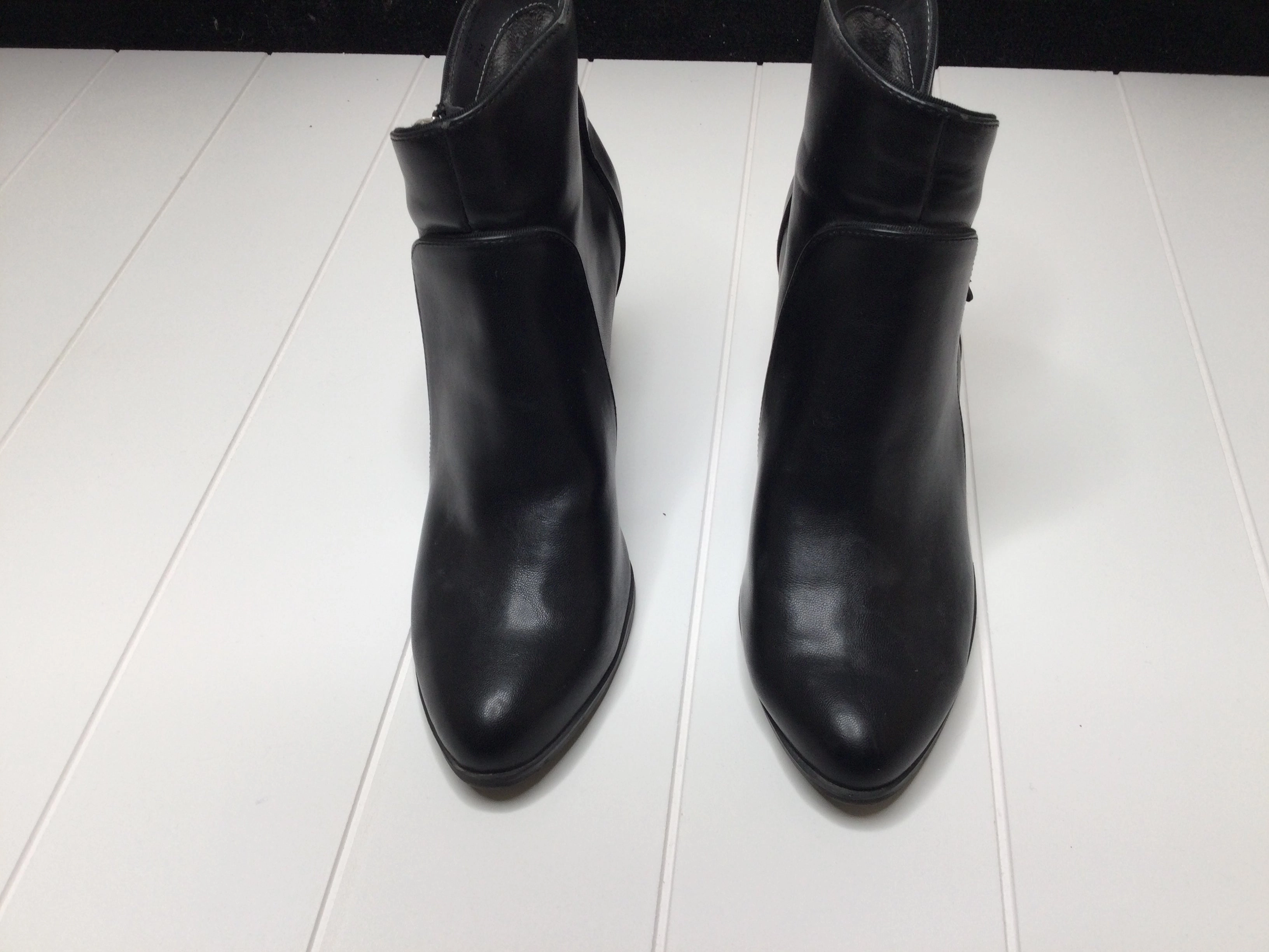 Clean Silhouette Boots Ankle Heels By Adrienne Vittadini  Size: 9.5