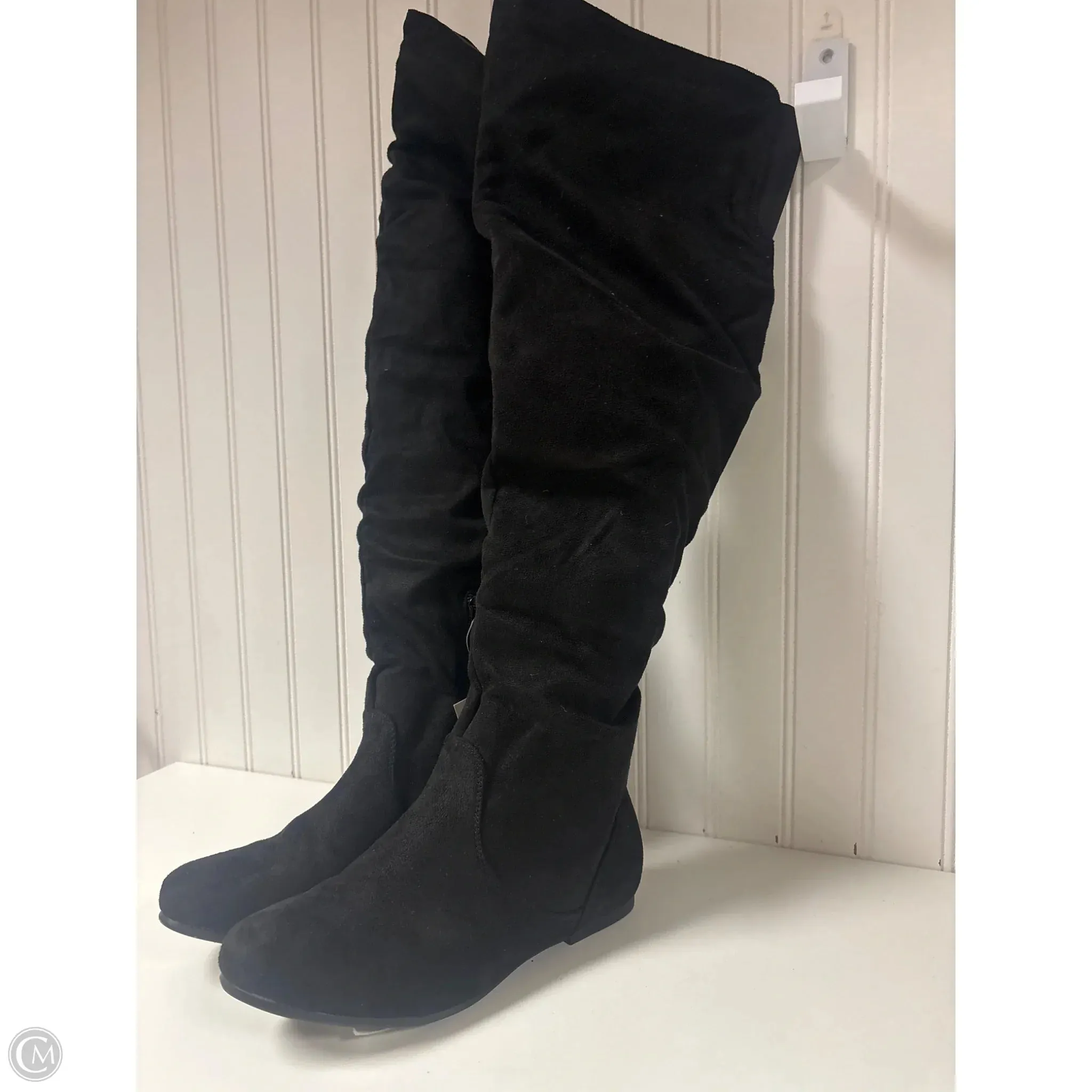 Comfortable Fashion Boots Knee Flats By Clothes Mentor In Black, Size: 8.5
