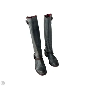 Fashion Must Winter Wardrobe Boots Knee Flats By Freebird In Grey, Size: 8