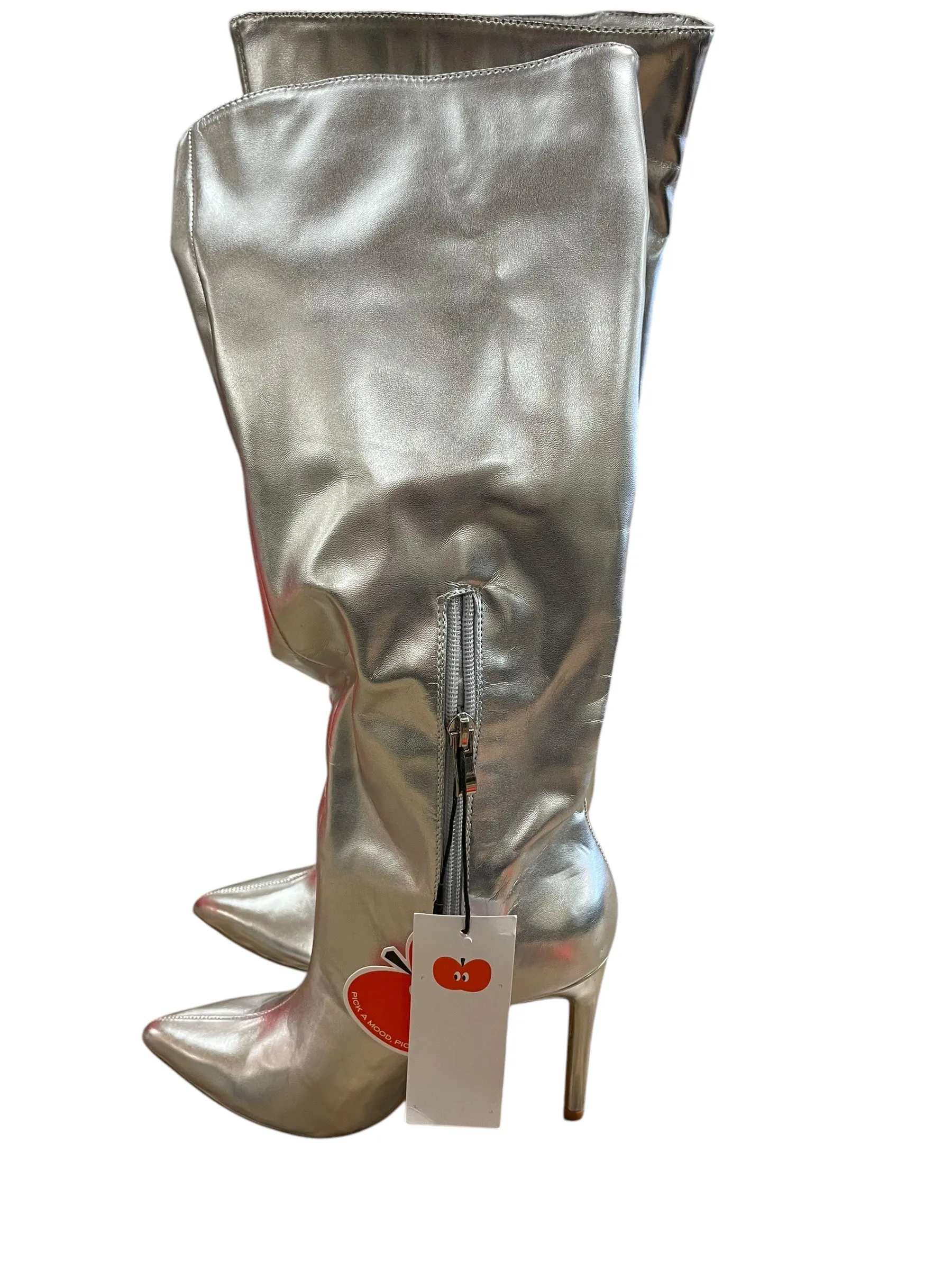 Trendy Winter Wear Boots Knee Heels By Clothes Mentor In Silver, Size: 6.5
