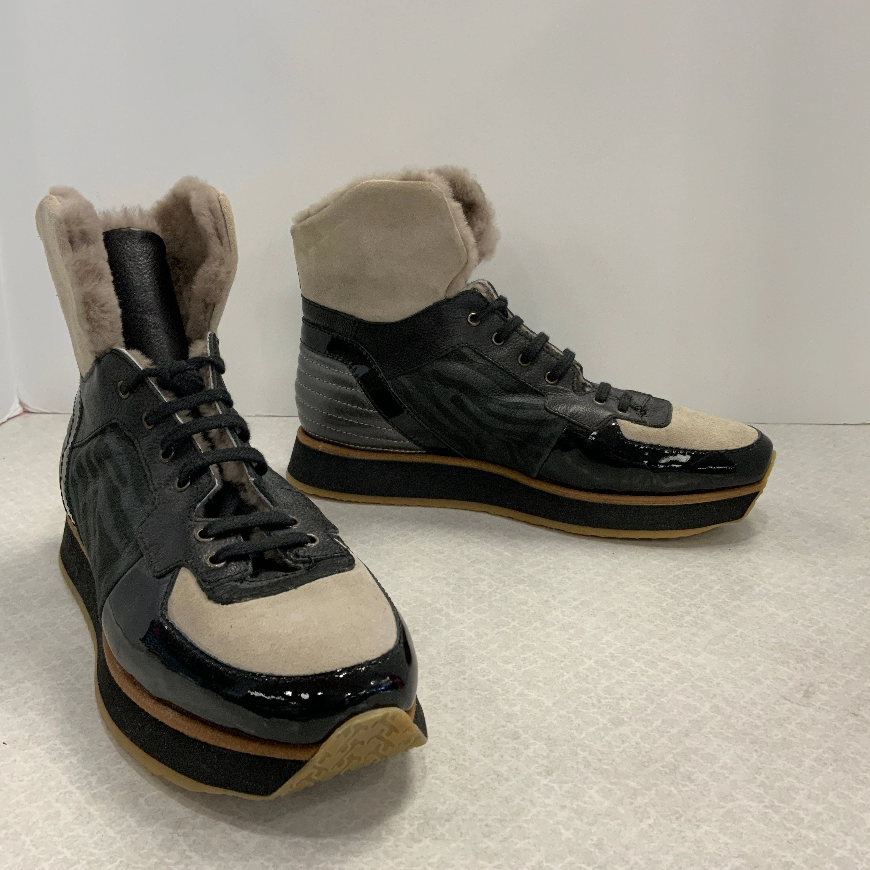 Insulated Morning Walk Boots Ankle Flats By Aquatalia In Black & Grey, Size: 8.5