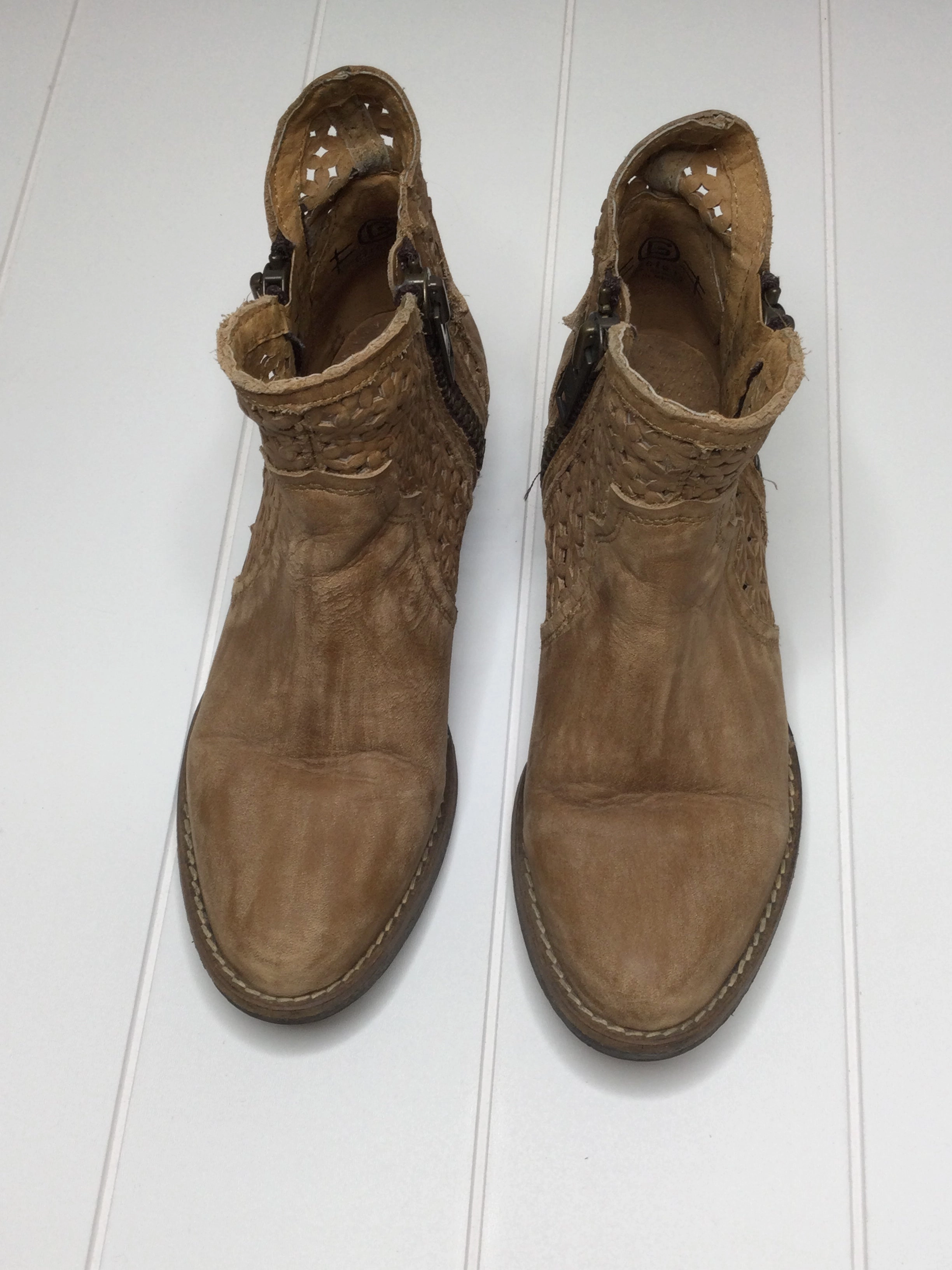 Boots Ankle Flats By Circle G  Size: 7 Shock Absorbing Mountain Climber RubberOutsole