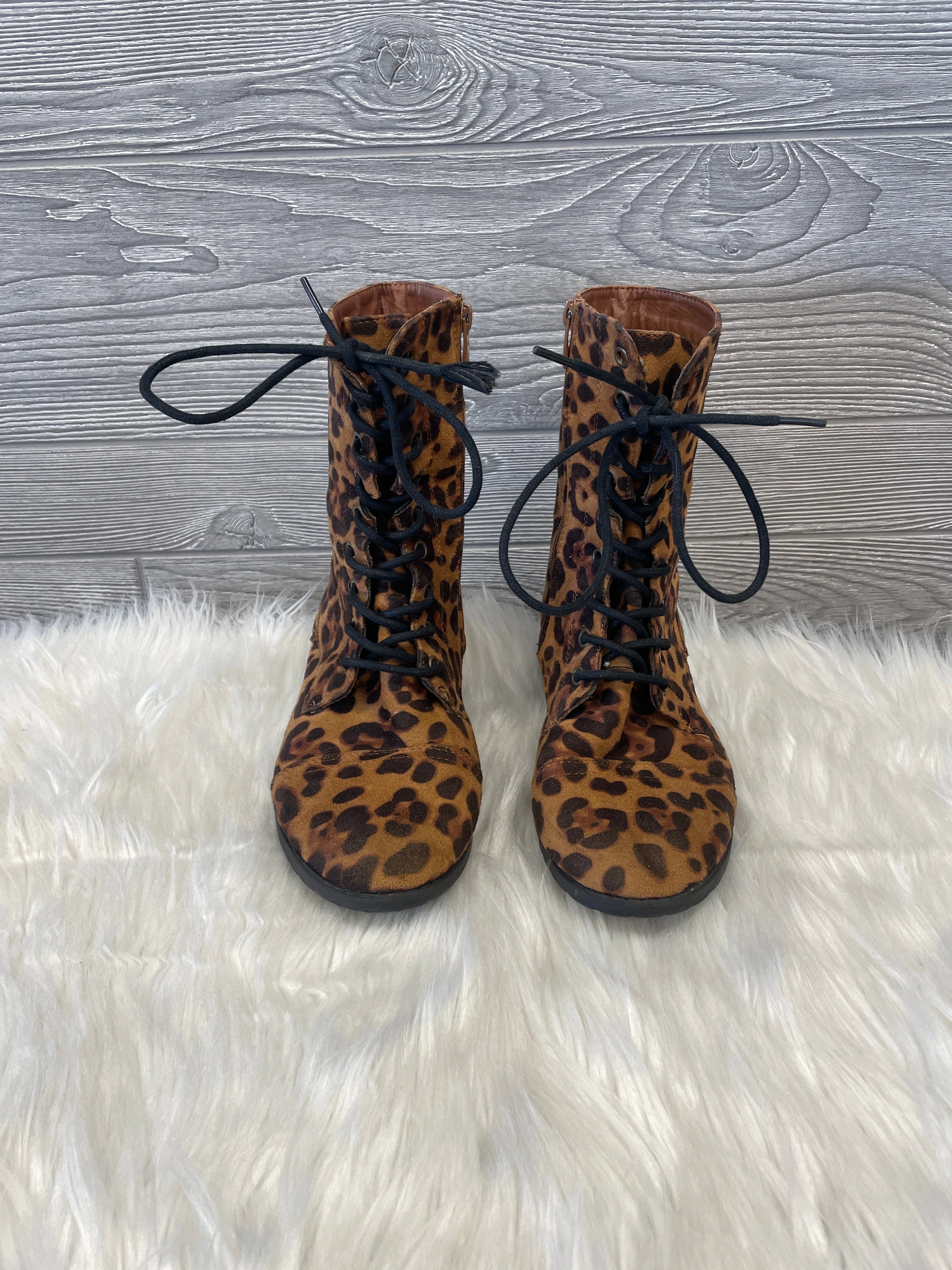 Boots Ankle Flats By Clothes Mentor In Animal Print, Size: 7 Waterproof Rainy Days