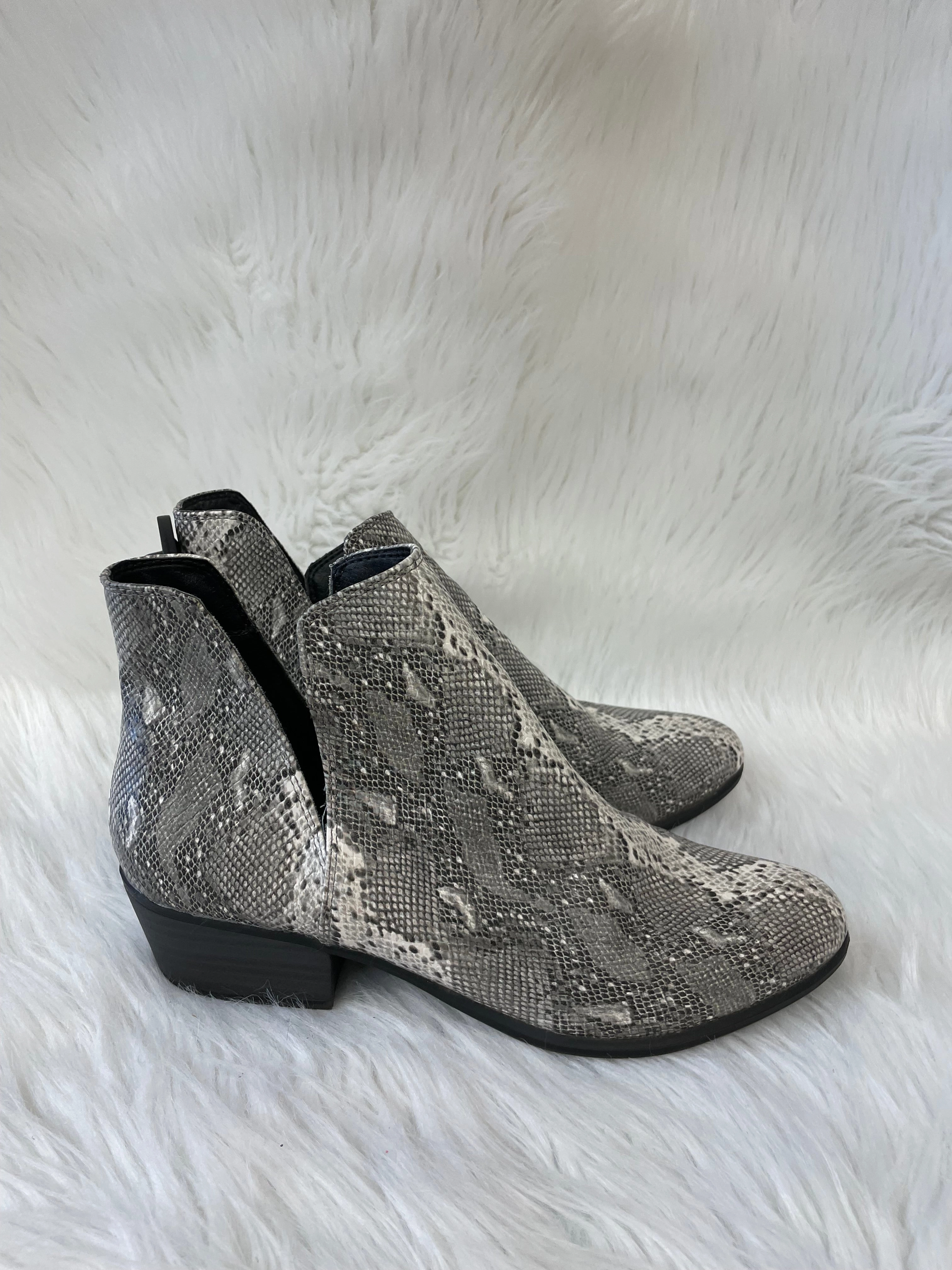 Boots Ankle Flats By Clothes Mentor In Snakeskin Print, Size: 8.5 Quick Drying Functional Minimalist Ergonomic Fit