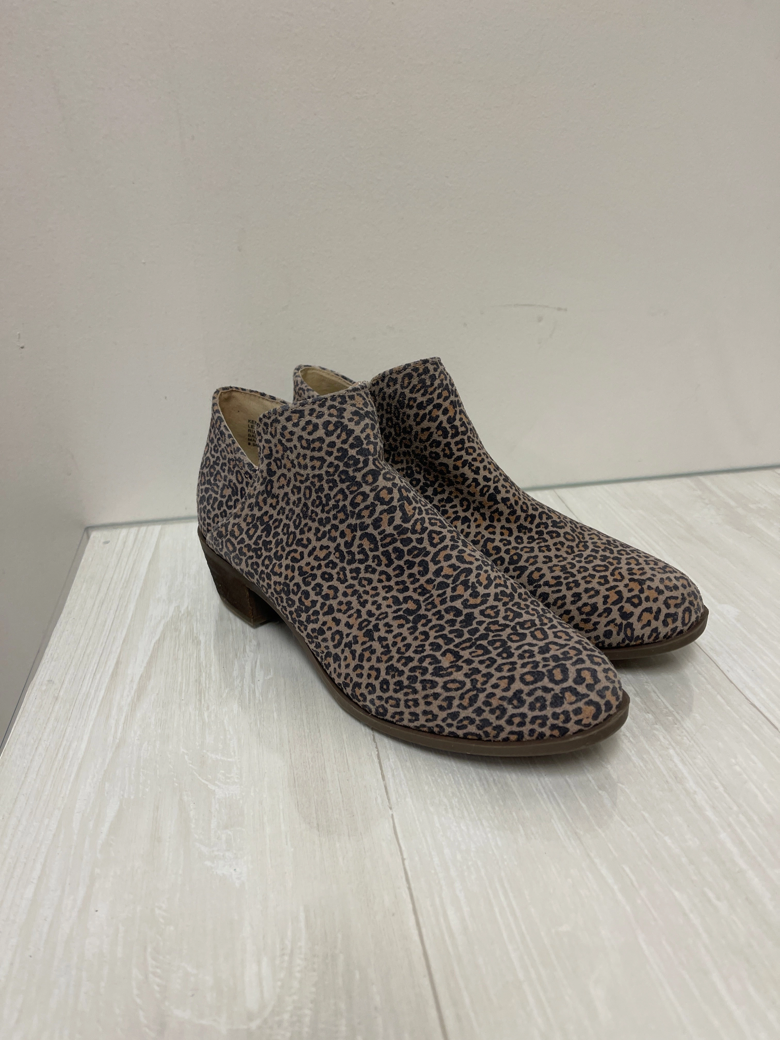 Non Marking Sole Boots Ankle Flats By Crown And Ivy In Animal Print, Size: 8.5