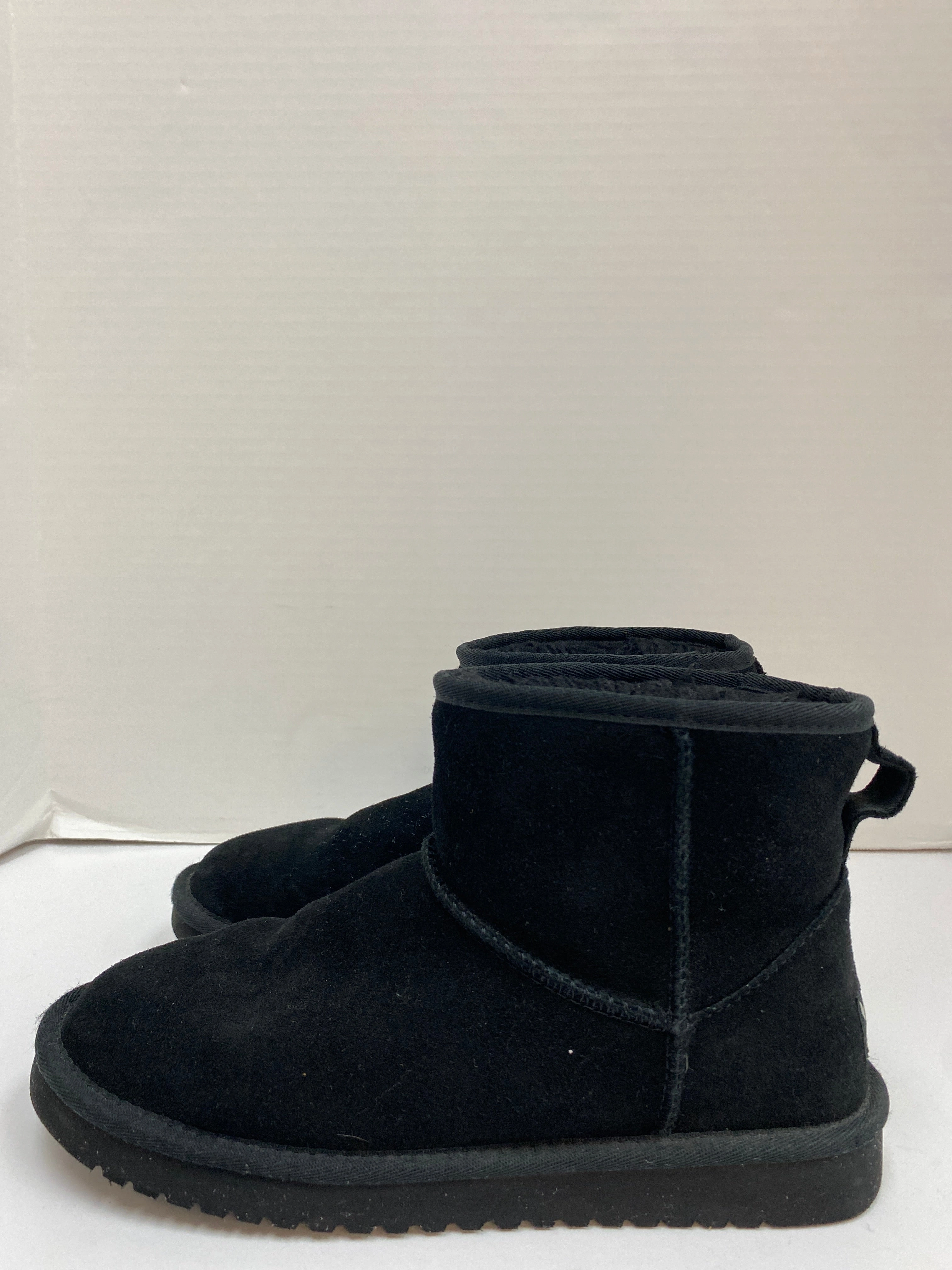 Boots Ankle Flats By Koolaburra By Ugg In Black, Size: 7 Ice Road Adjustable Straps