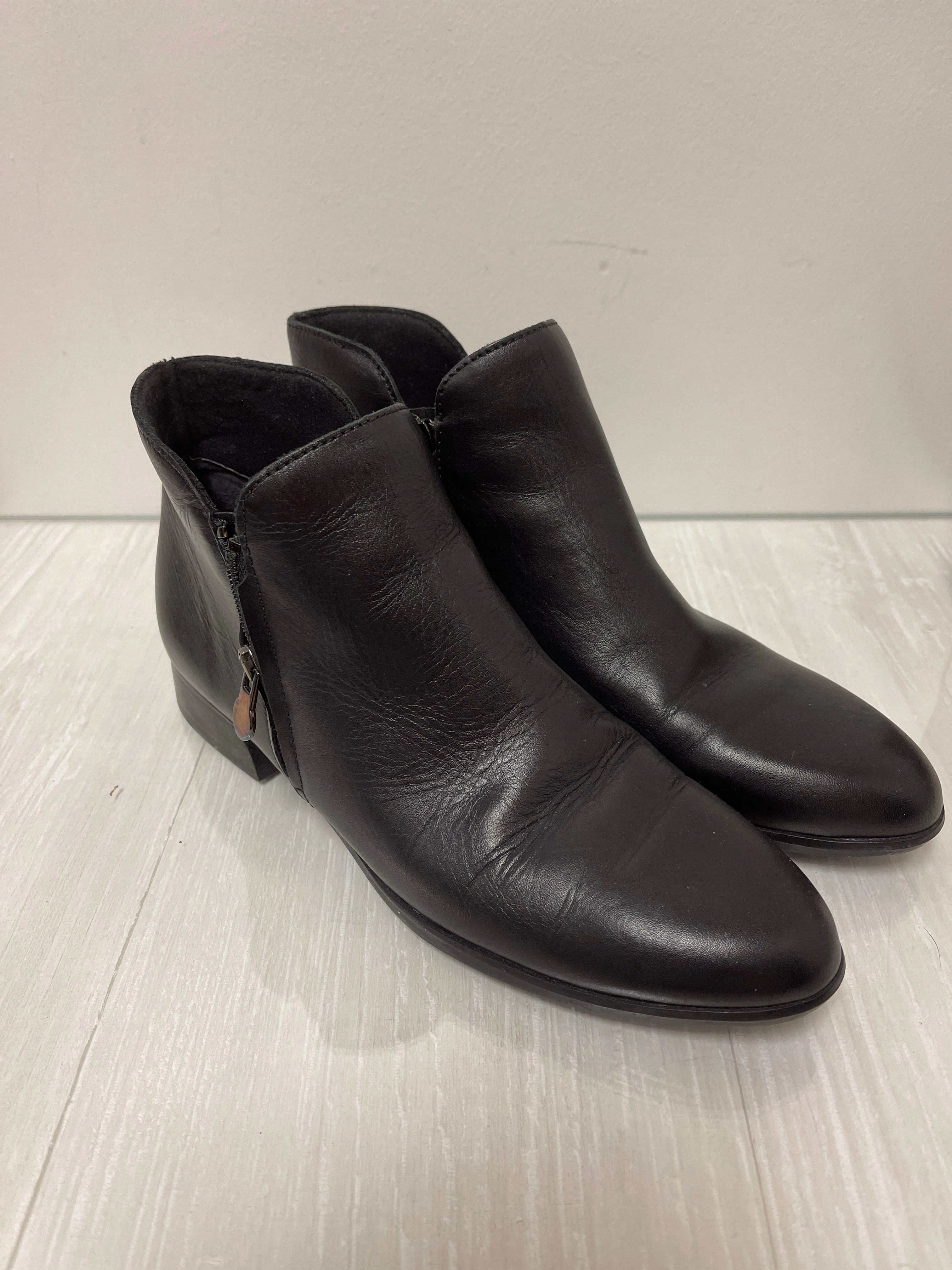 Boots Ankle Flats By Munro In Black, Size: 8 Anti Abrasion Winter Trek