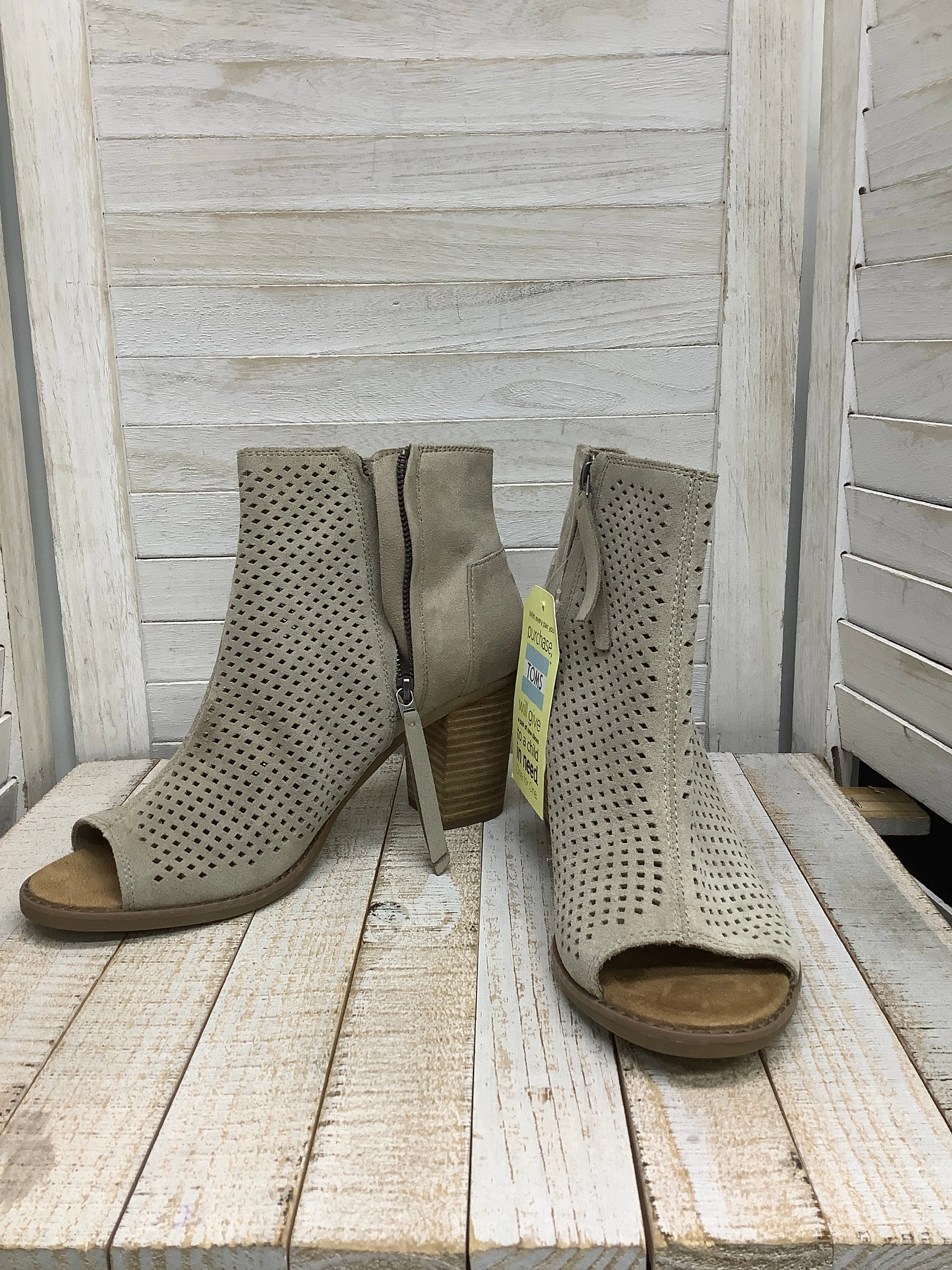 Boots Ankle Flats By Toms In Taupe, Size: 11 Secure Step