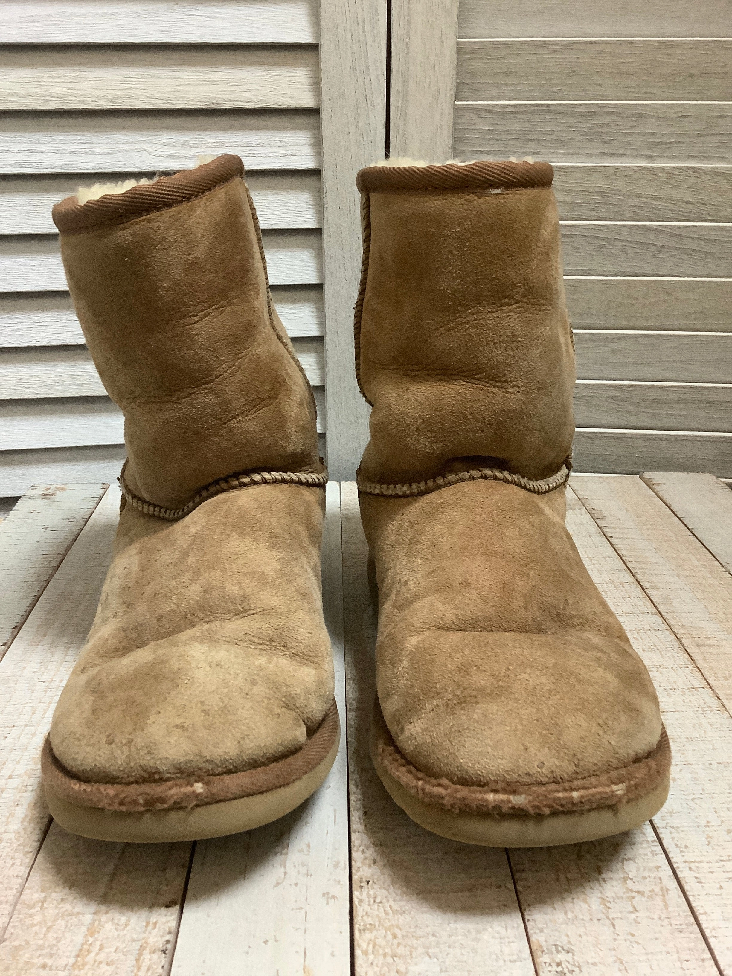 Boots Ankle Flats By Ugg  Size: 5 Outdoor Utility