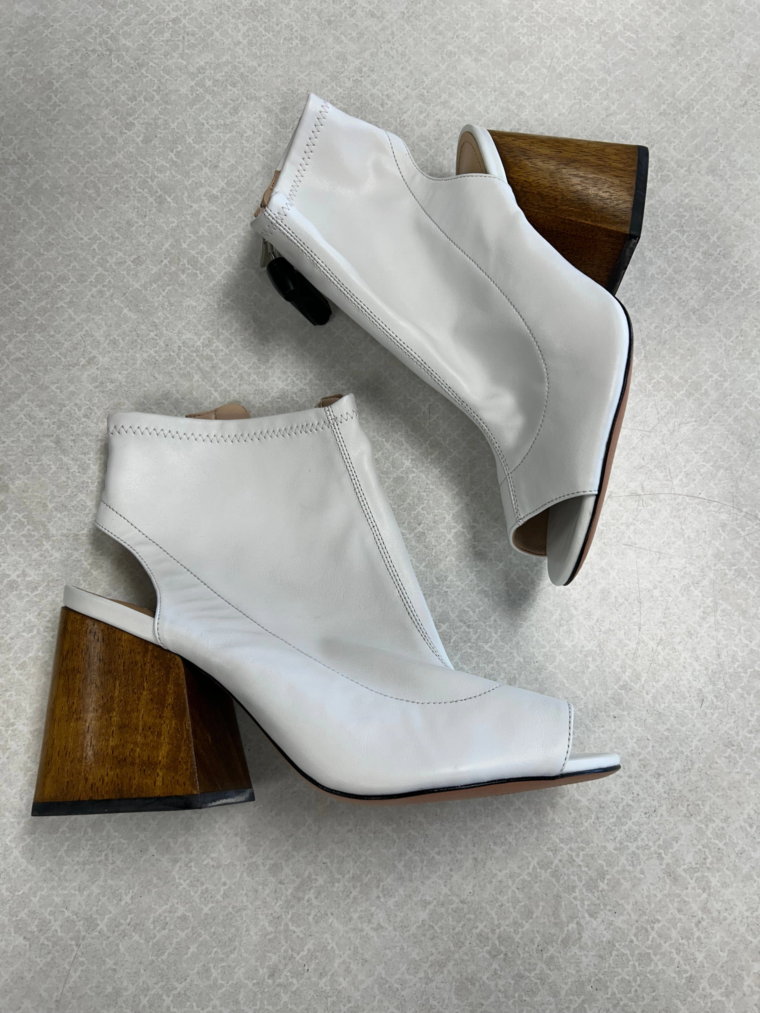 BOOTS ANKLE HEELS by    CLOTHES MENTOR In WHITE, Size: 8.5 Low Profile Windy Weather