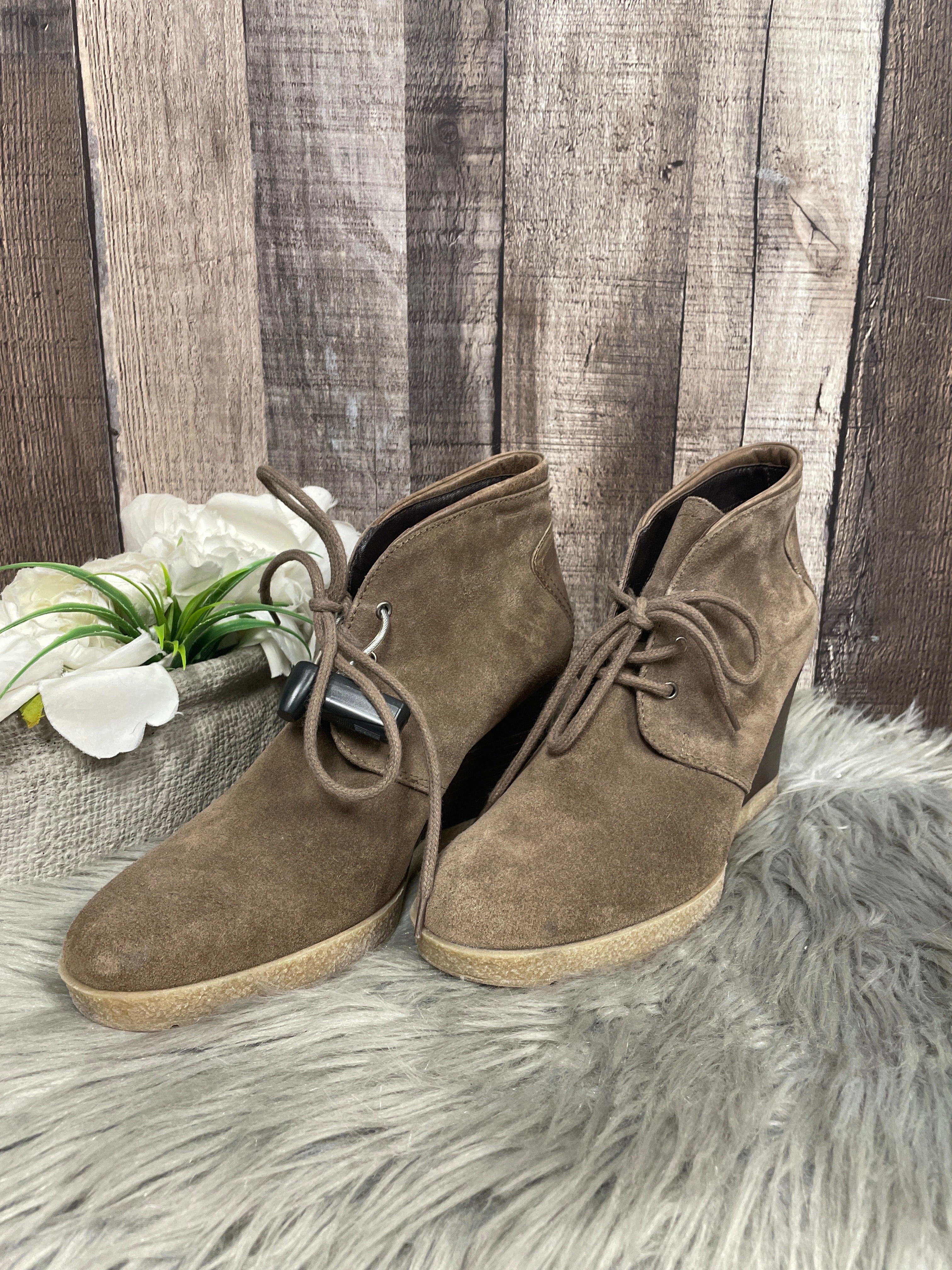 Boots Ankle Heels By Aquatalia In Brown, Size: 7.5 Soft outsole Ventilated Footbed