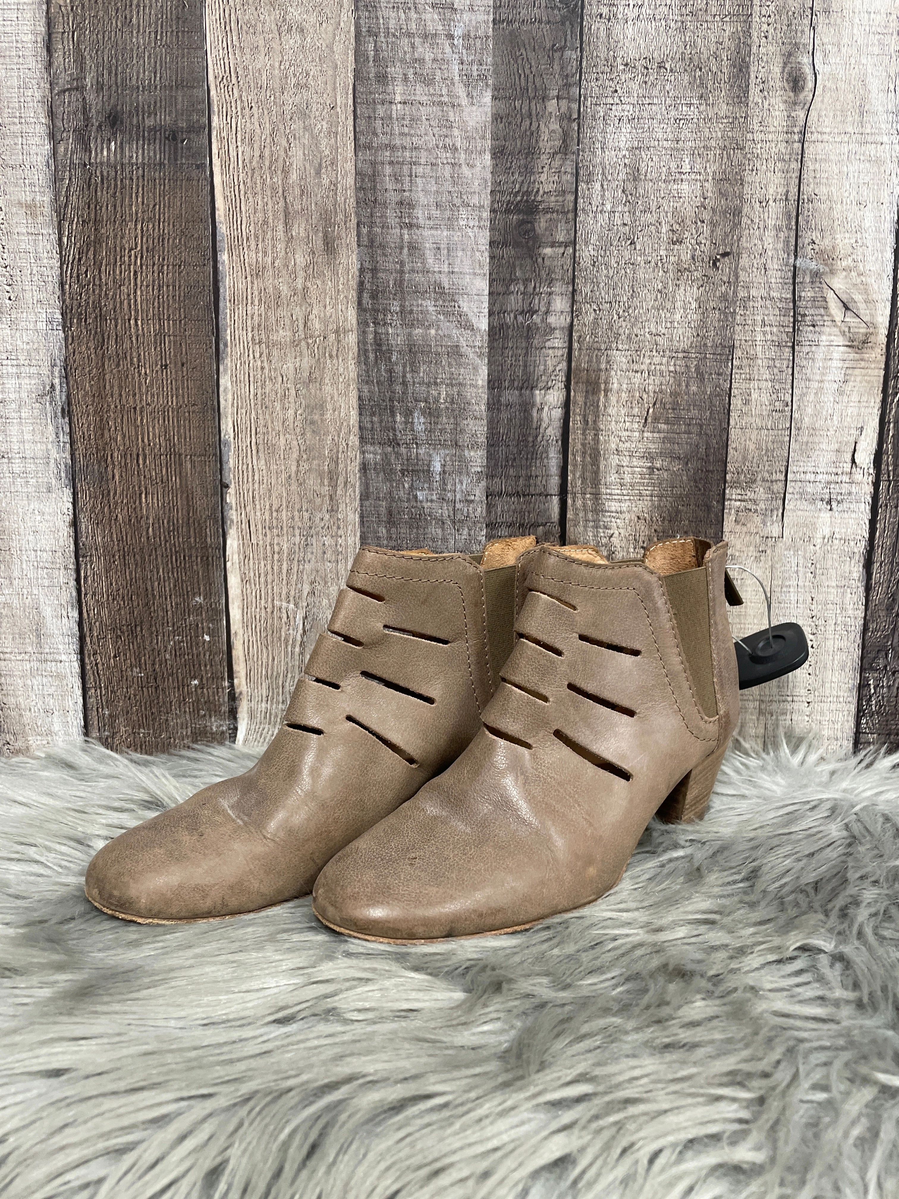 Minimal Weight Shock Absorbing Mountain Climber Boots Ankle Heels By Aquatalia In Tan, Size: 7.5
