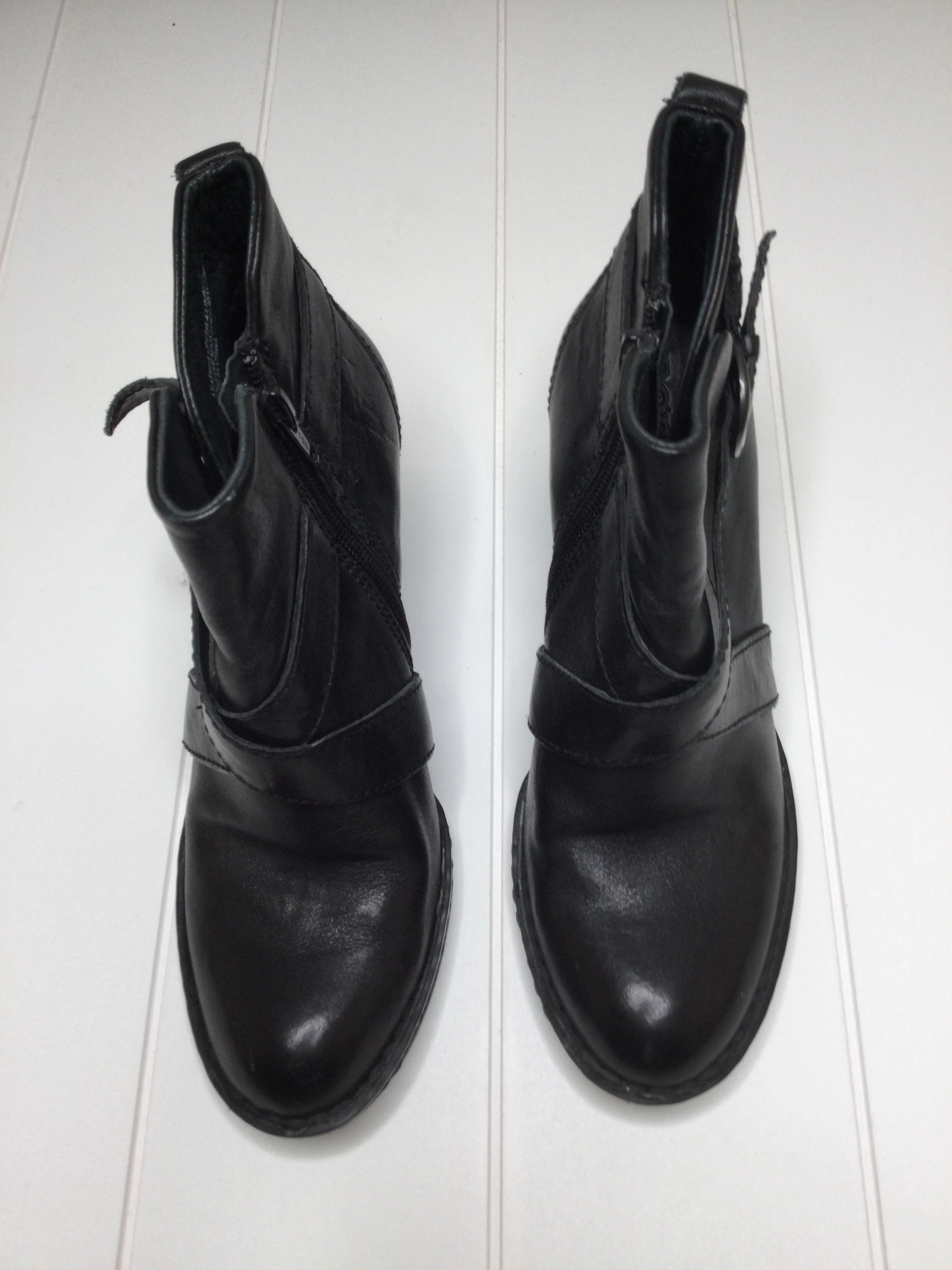 Oil-Resistant Boots Ankle Heels By Born  Size: 6.5