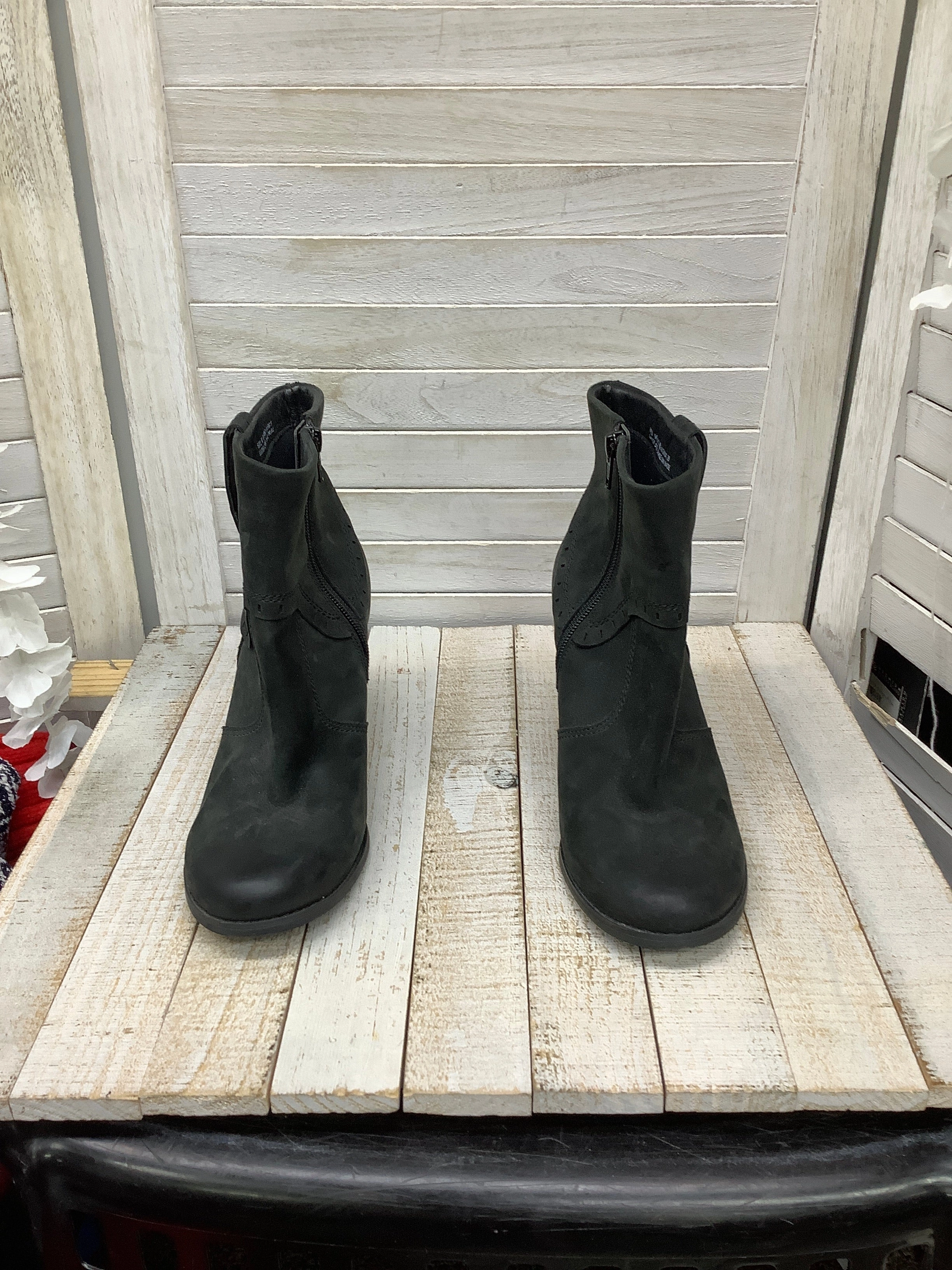 Durable Shell Outdoor Trek Boots Ankle Heels By Clarks  Size: 8