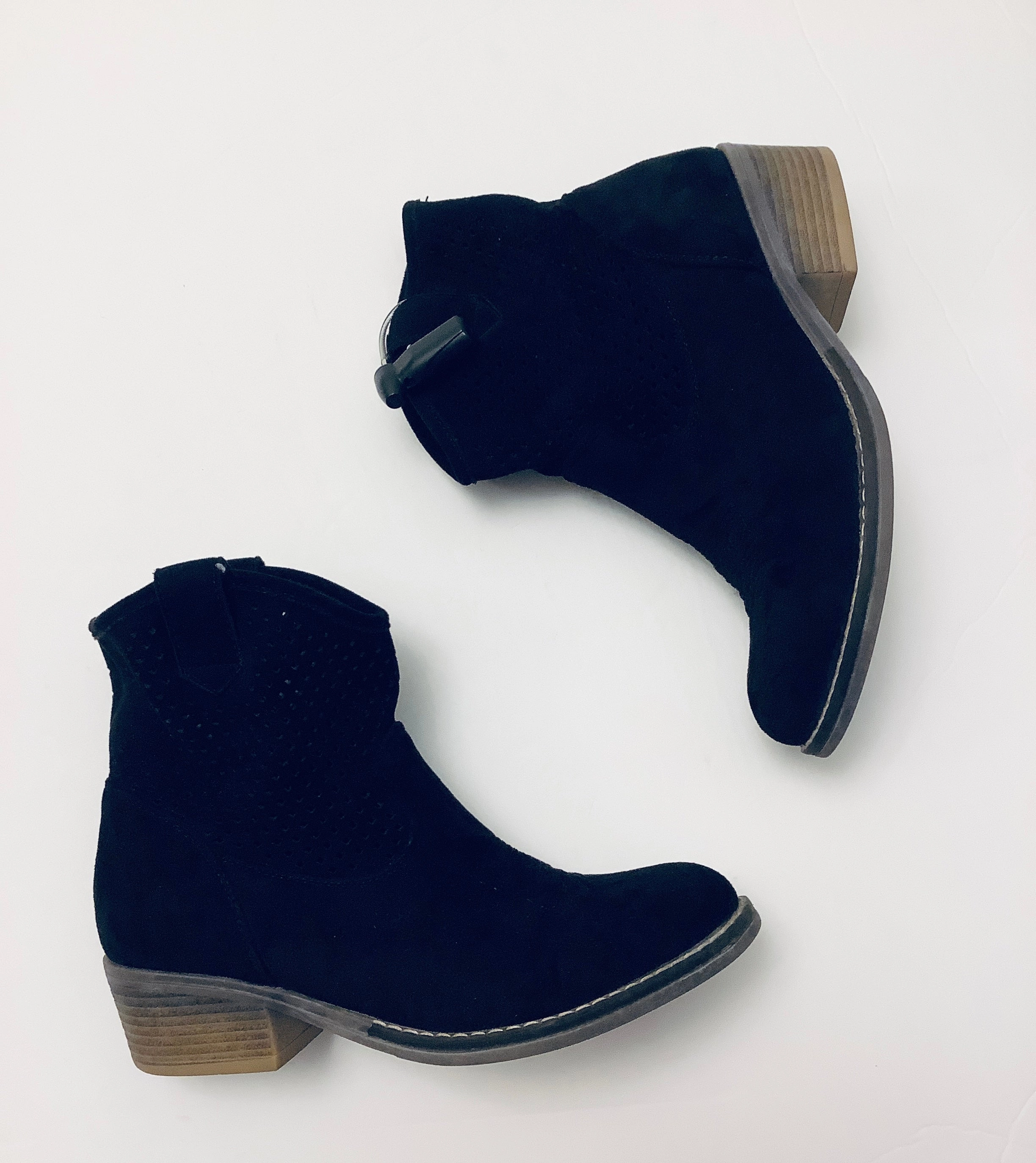 Boots Ankle Heels By Clothes Mentor In Black, Size: 6.5 Insulated Snow Trekker