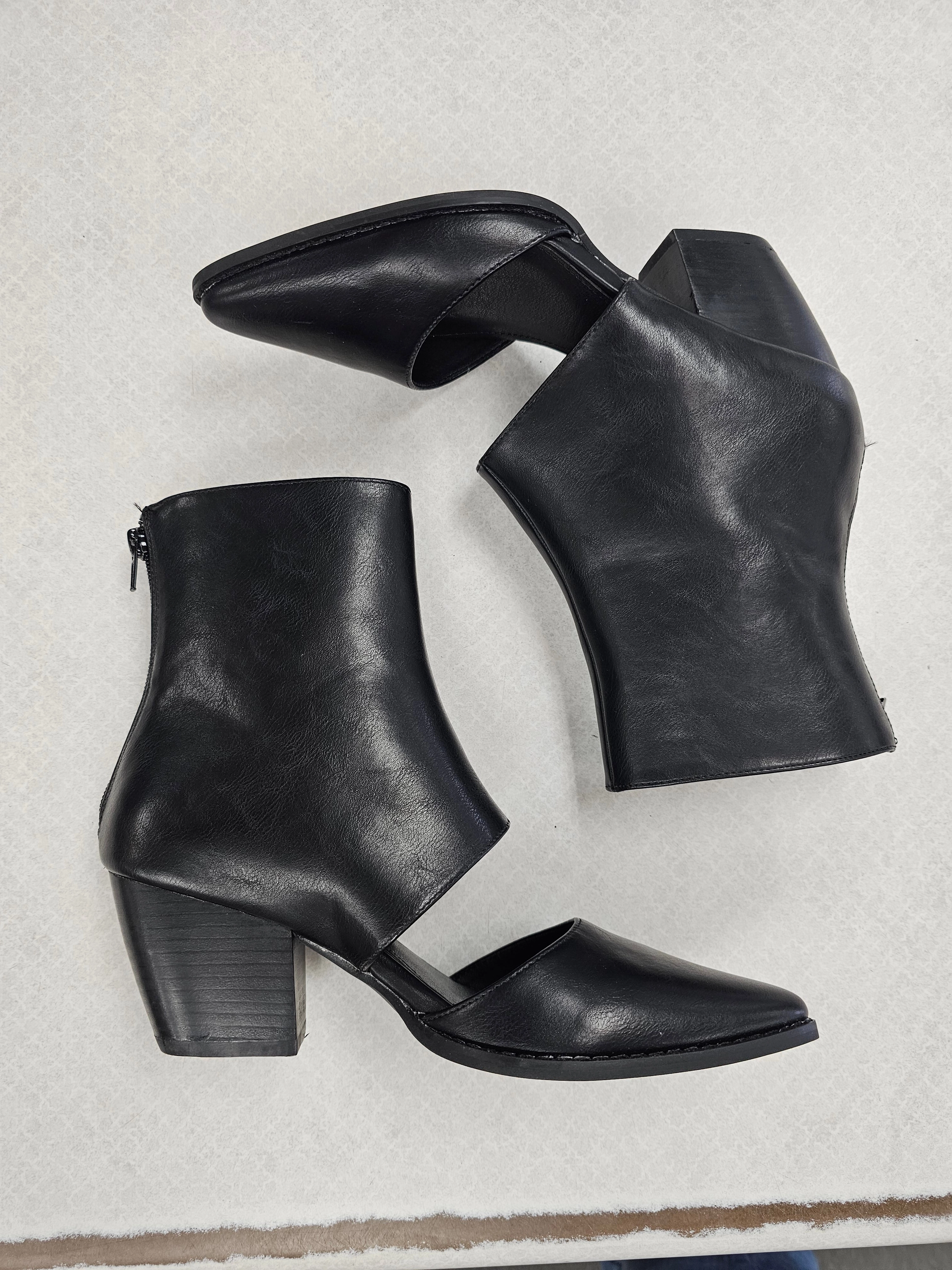 Compact Form Boots Ankle Heels By Clothes Mentor In Black, Size:7
