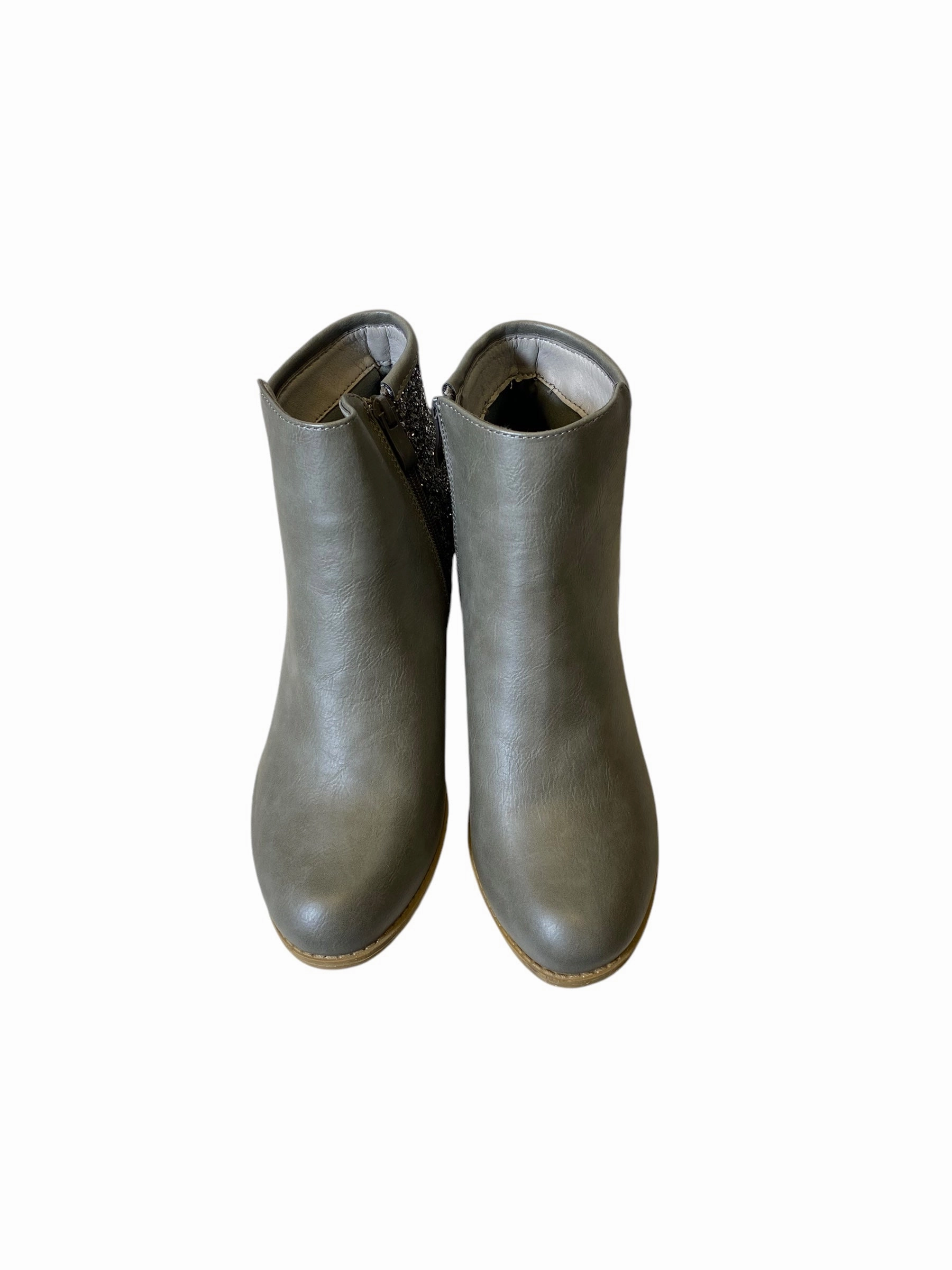 Insulated Urban Traveler Boots Ankle Heels By Clothes Mentor In Grey & Silver, Size: 10