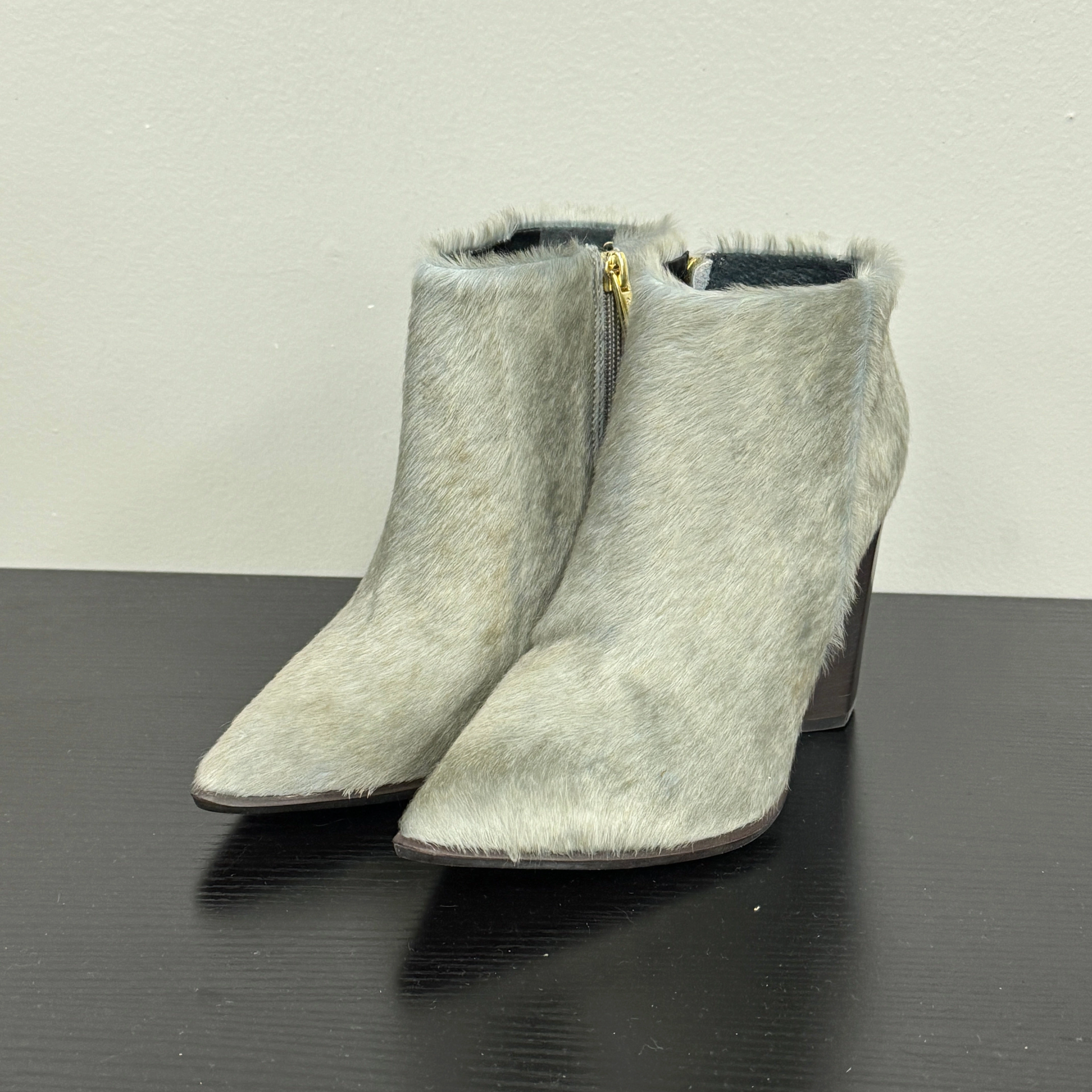 Cool Seasons Boots Ankle Heels By Clothes Mentor In Grey, Size: 7