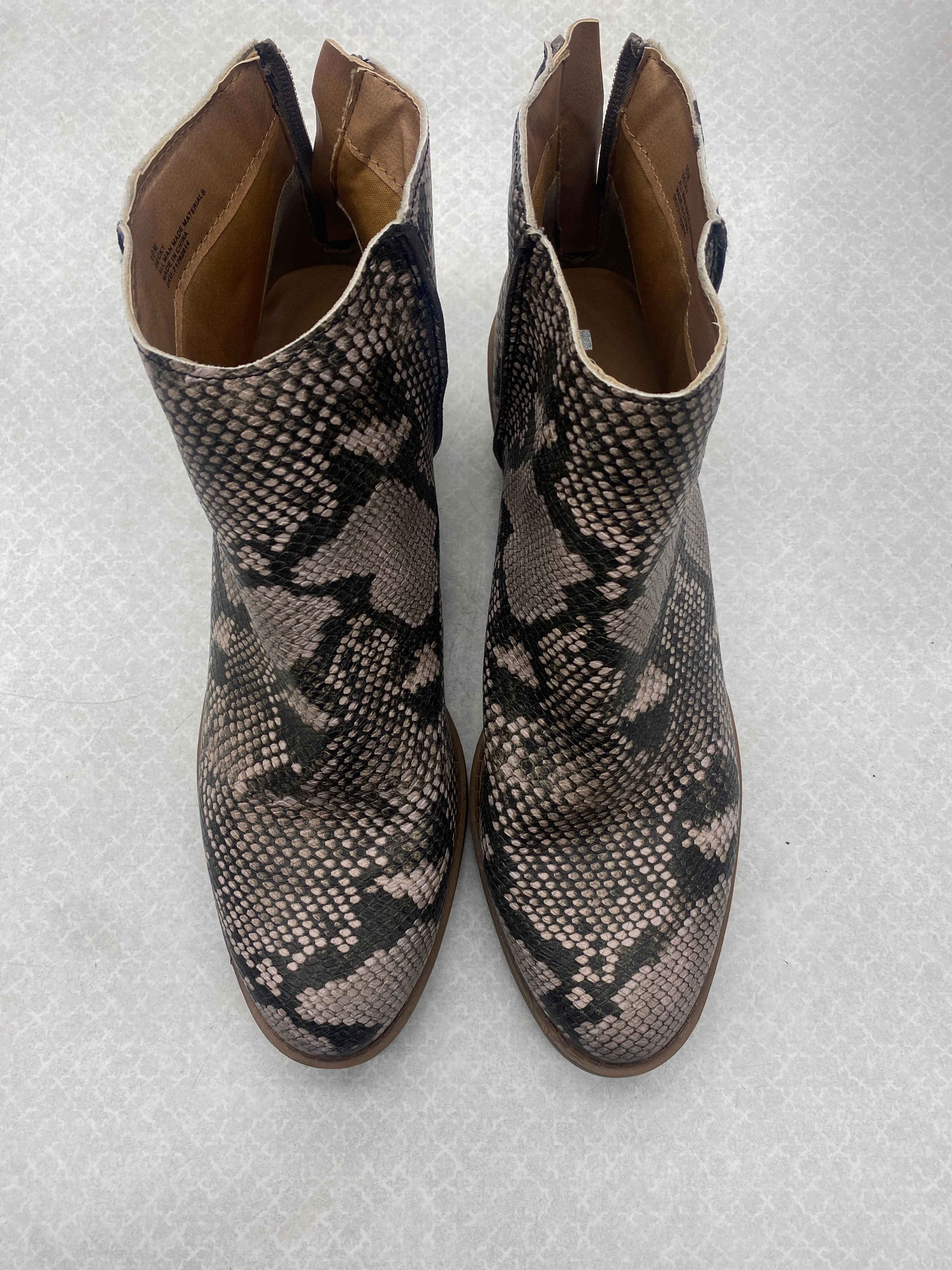 Non-Slip Grip Boots Ankle Heels By Clothes Mentor In Snakeskin Print, Size: 10