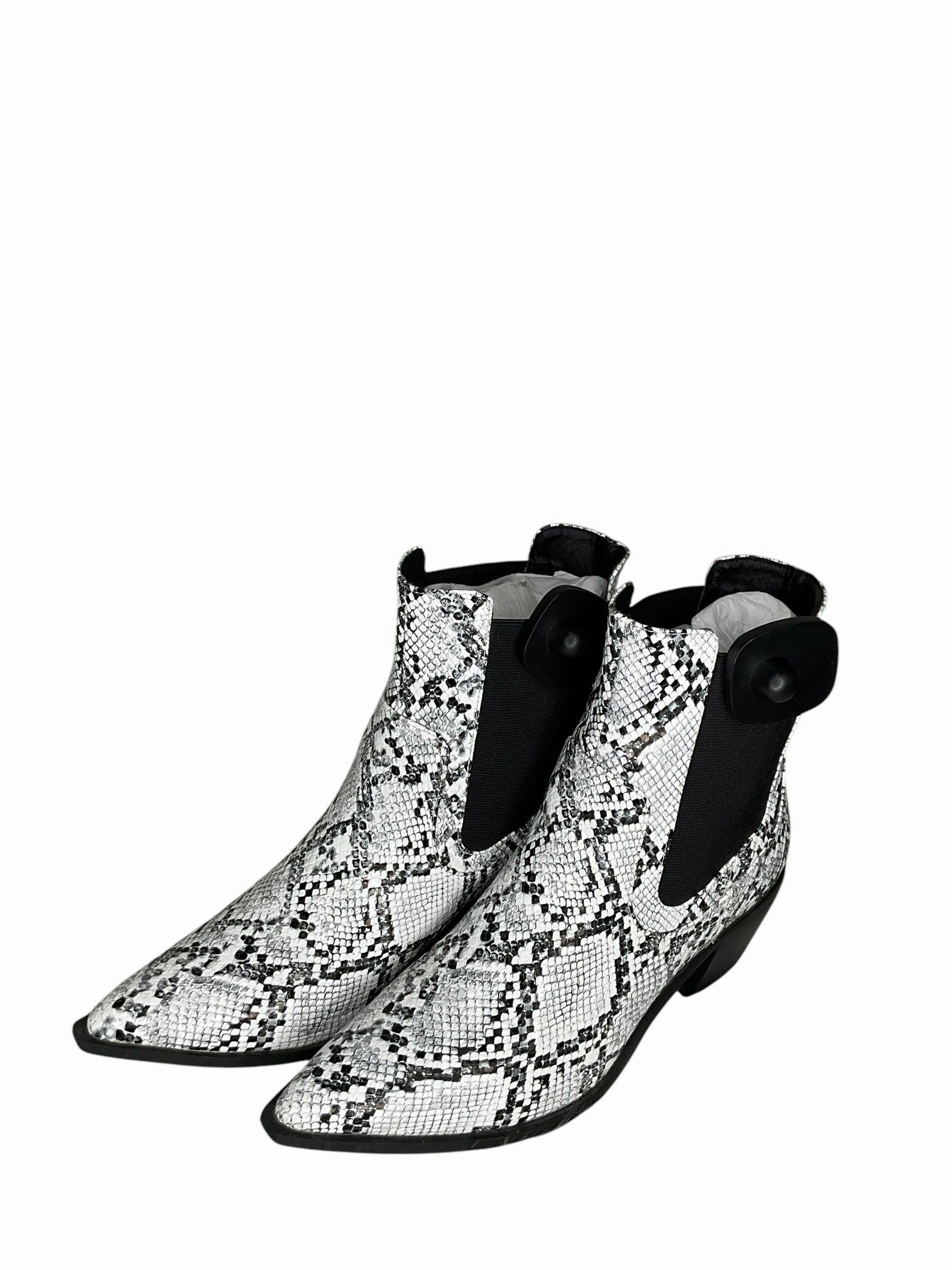 Feather Light Weather Resistant User Smart Look Boots Ankle Heels By Clothes Mentor In Snakeskin Print, Size: 6