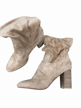 Trail Comfort Boots Ankle Heels By Clothes Mentor In Tan, Size: 10