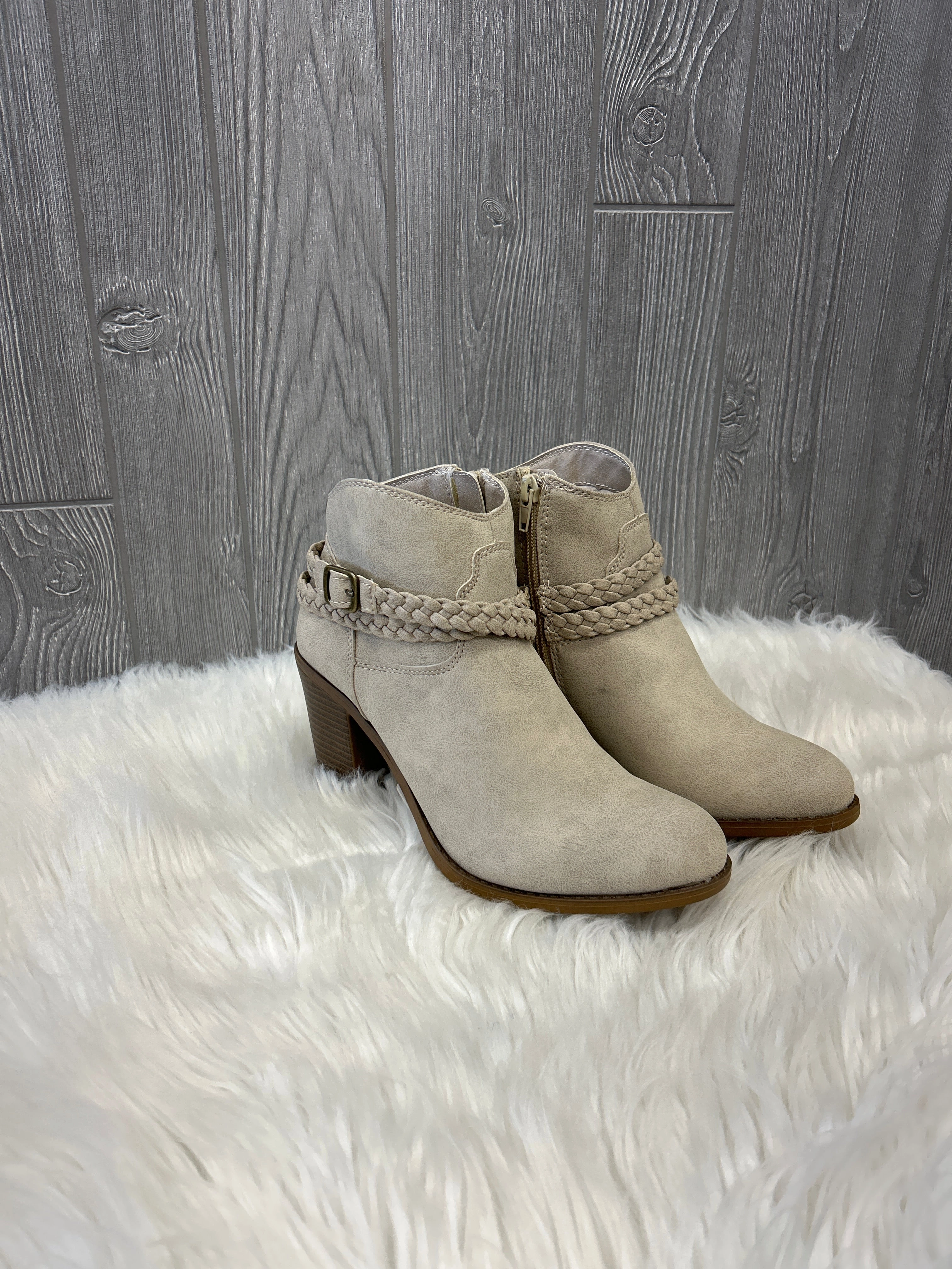 Firm Hold Boots Ankle Heels By Clothes Mentor In Tan, Size: 8.5