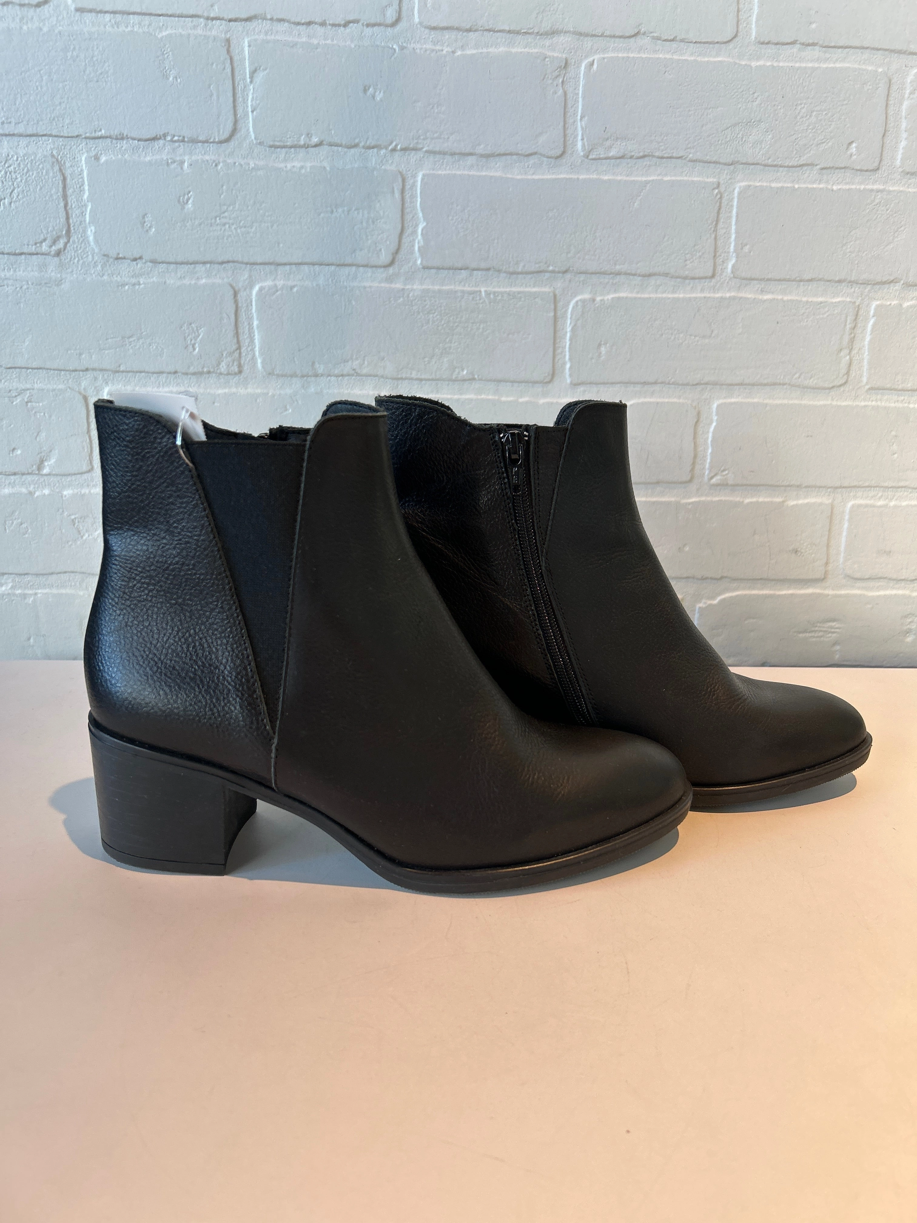 Low Profile Silhouette Boots Ankle Heels By Cmc In Black, Size: 7.5