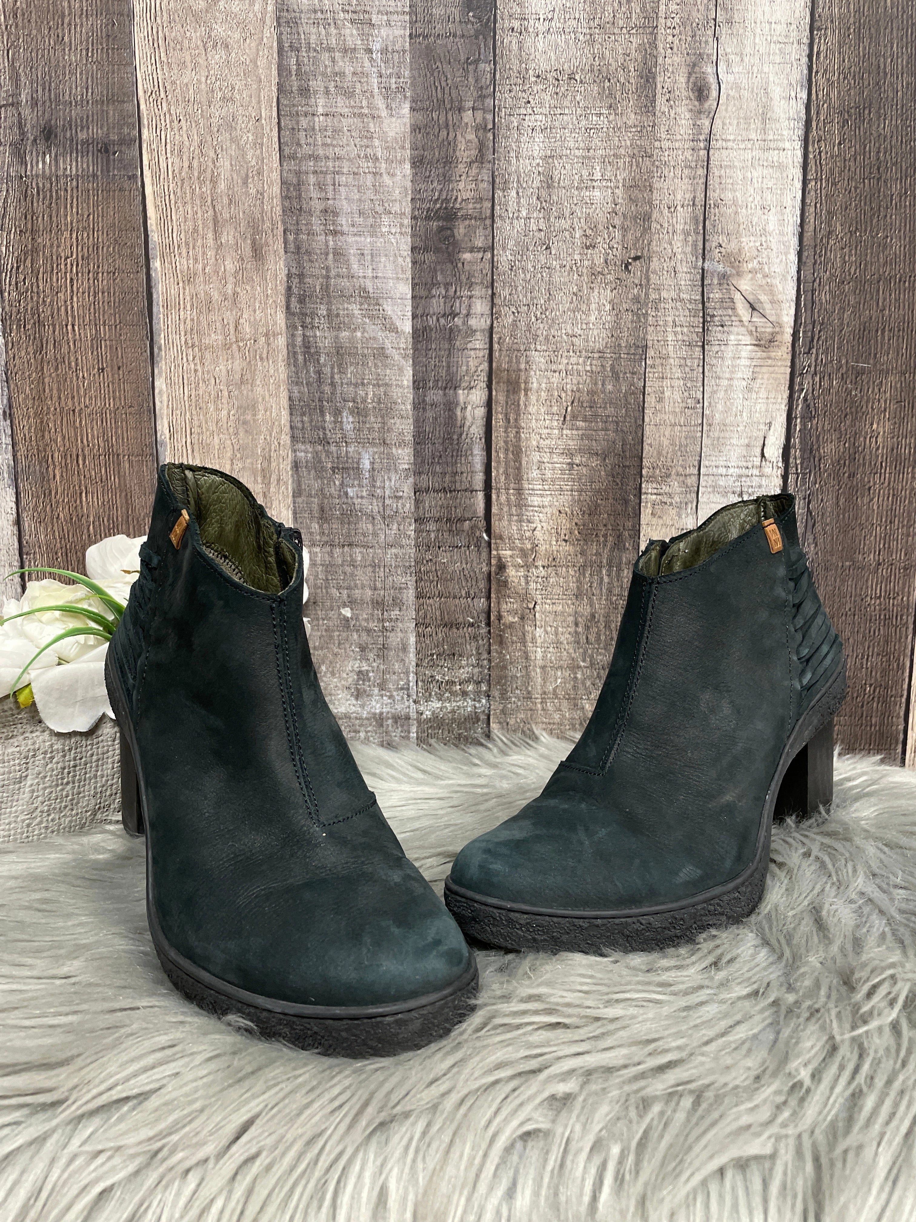 Boots Ankle Heels By Cmc In Black, Size: 8 Flexible Frame Rough Terrain Modern Comfort