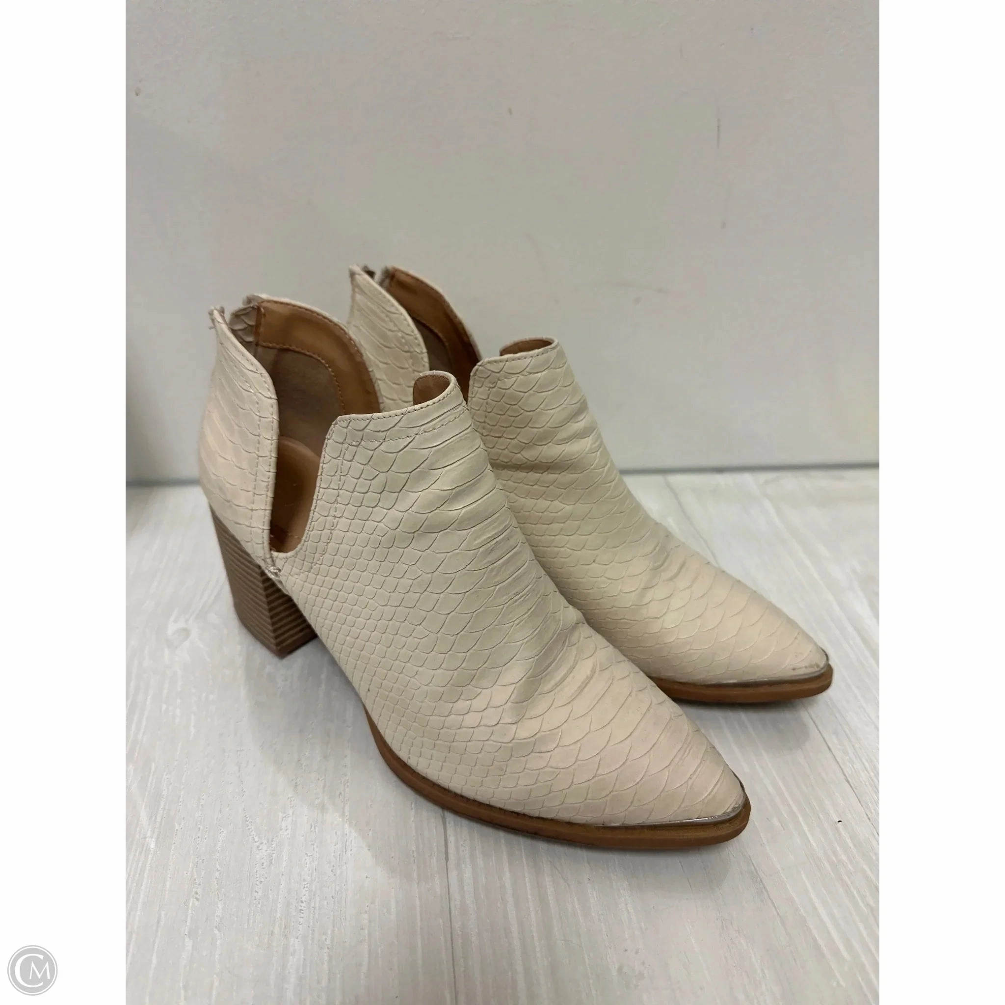 Urban Feel Boots Ankle Heels By Comfort Casual In White, Size: 10