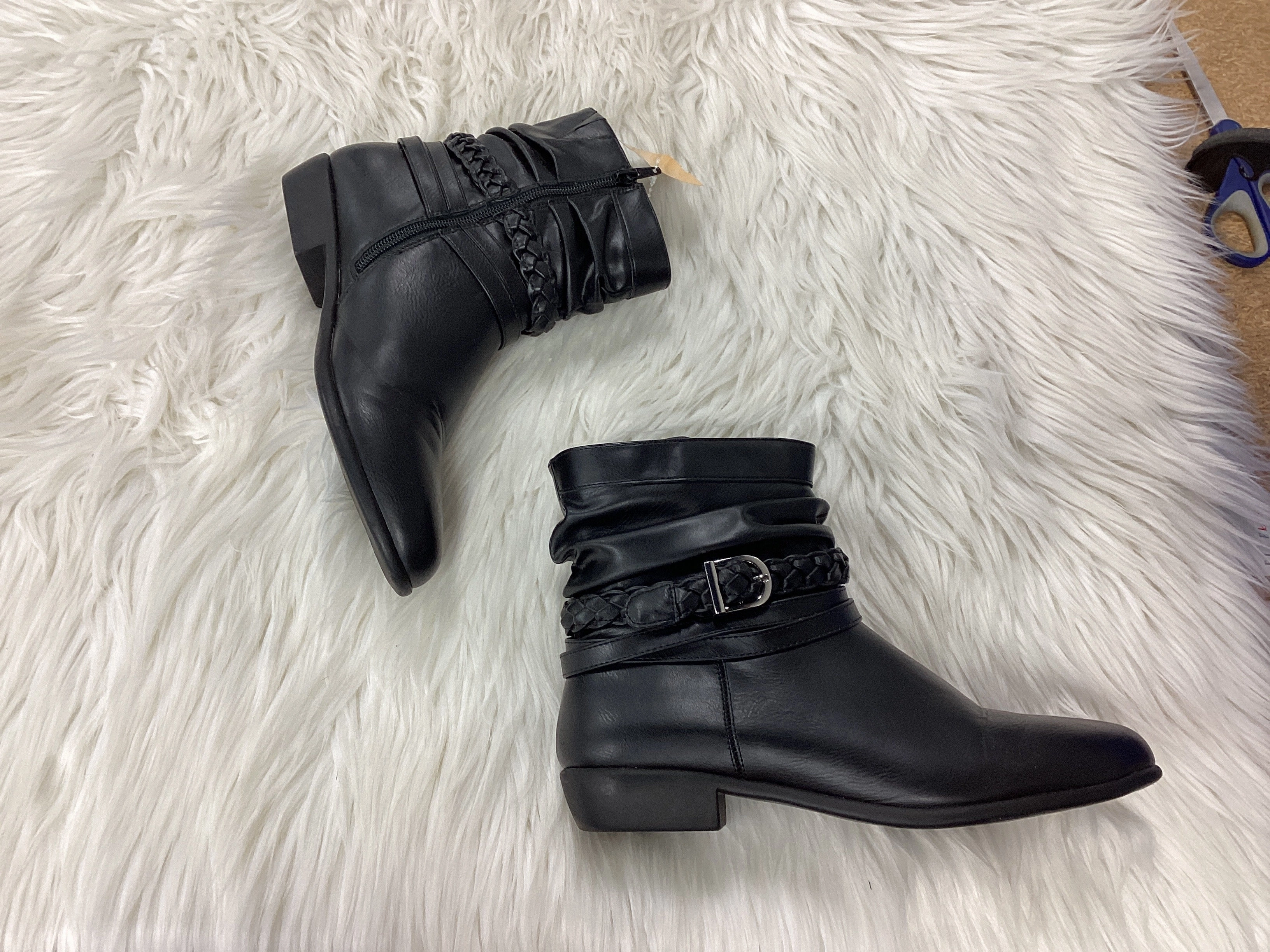 Rugged Built Urban Traveler Feather Light Active Nomad Boots Ankle Heels By Comfortview In Black, Size:8