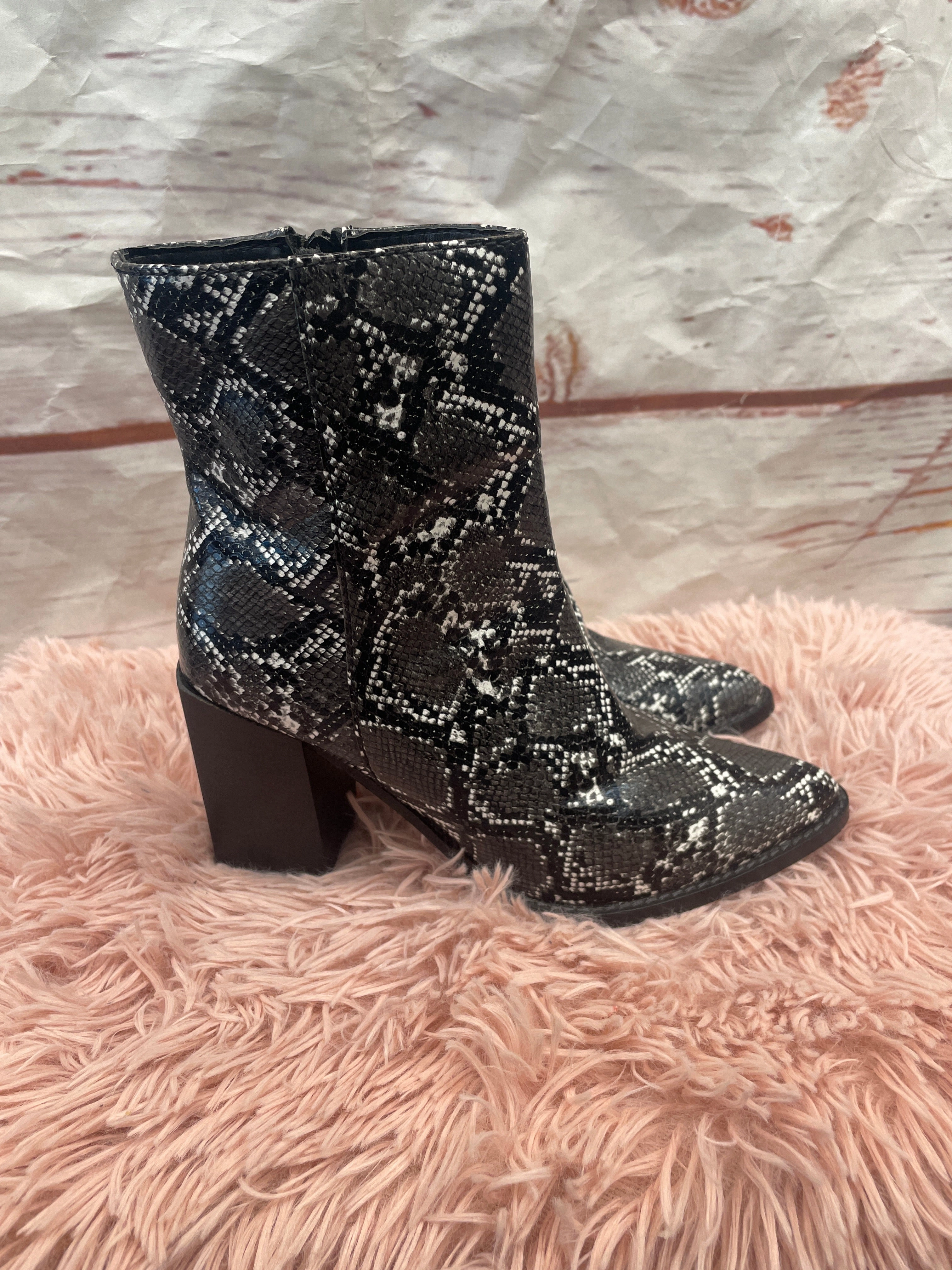 Boots Ankle Heels By Diba  Size: 7 Energy Return Core Fall Ready