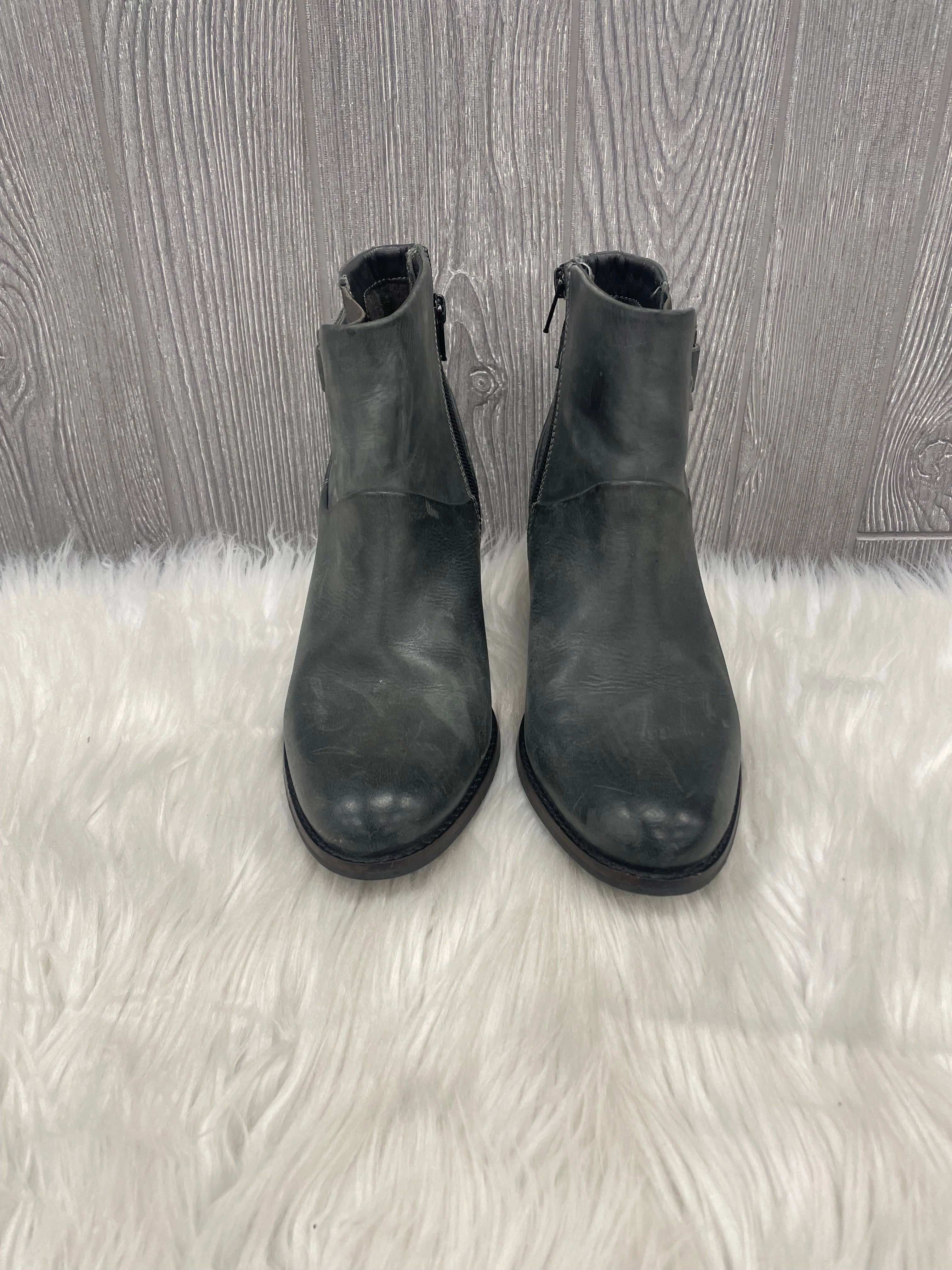 Boots Ankle Heels By Earth In Green, Size: 8 Dynamic Arch Support Flexible Frame Snowy Path