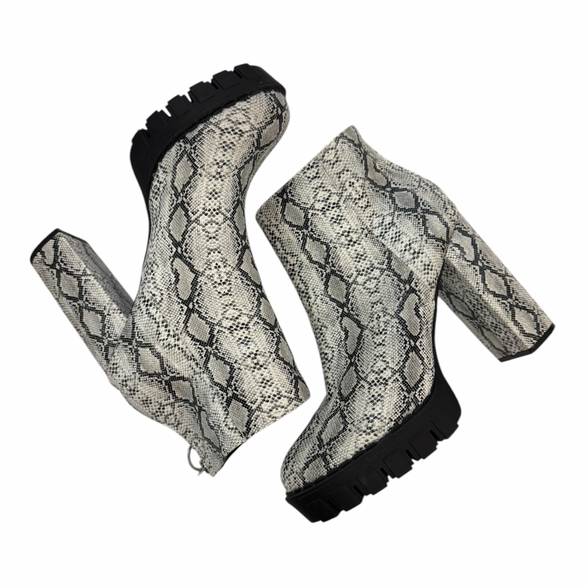 Boots Ankle Heels By Fashion Nova In Snakeskin Print, Size: 11 Padded Interior Nature Lover Street Style