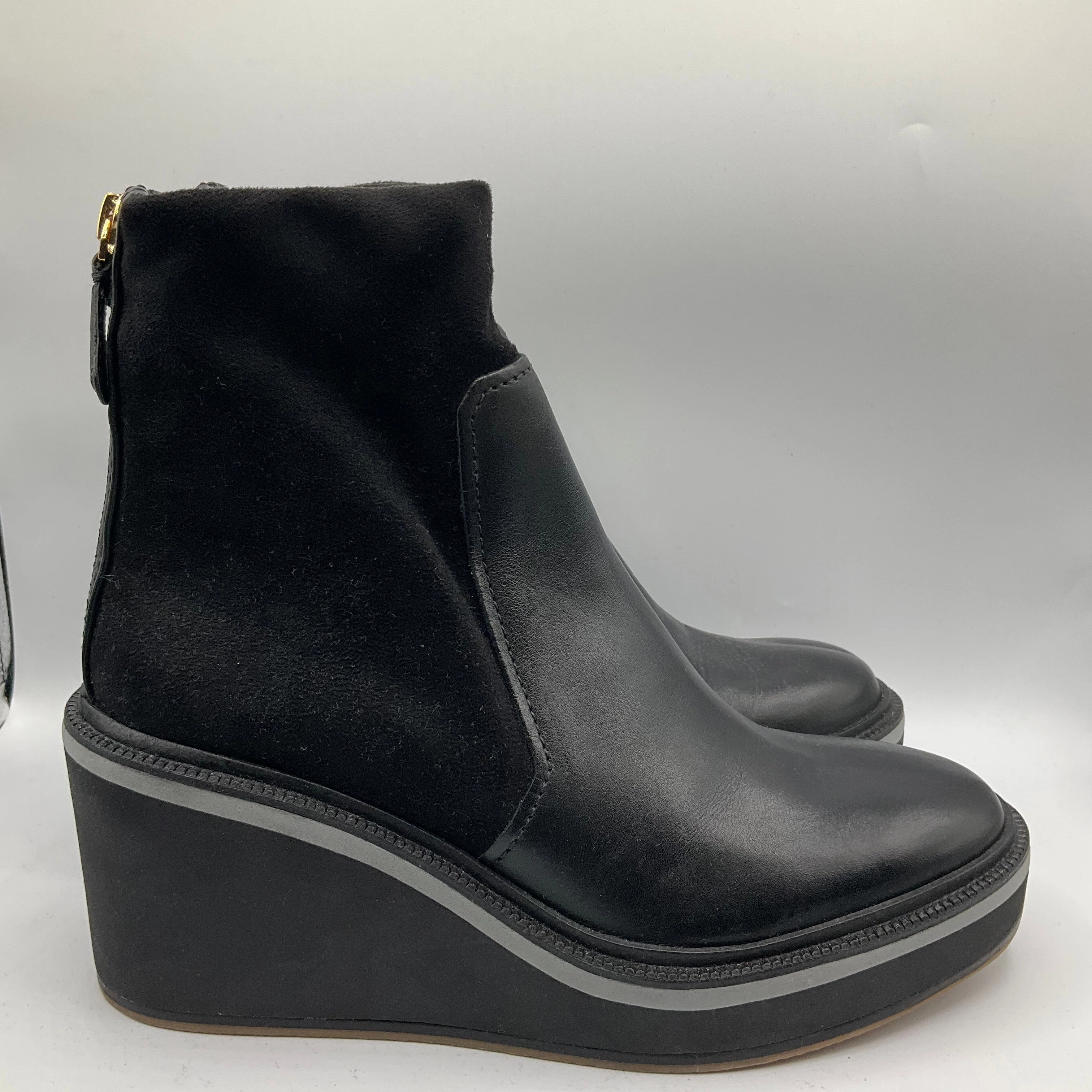 Boots Ankle Heels By Louise Et Cie In Black, Size: 9.5 Flexible Frame Weather Resistant User