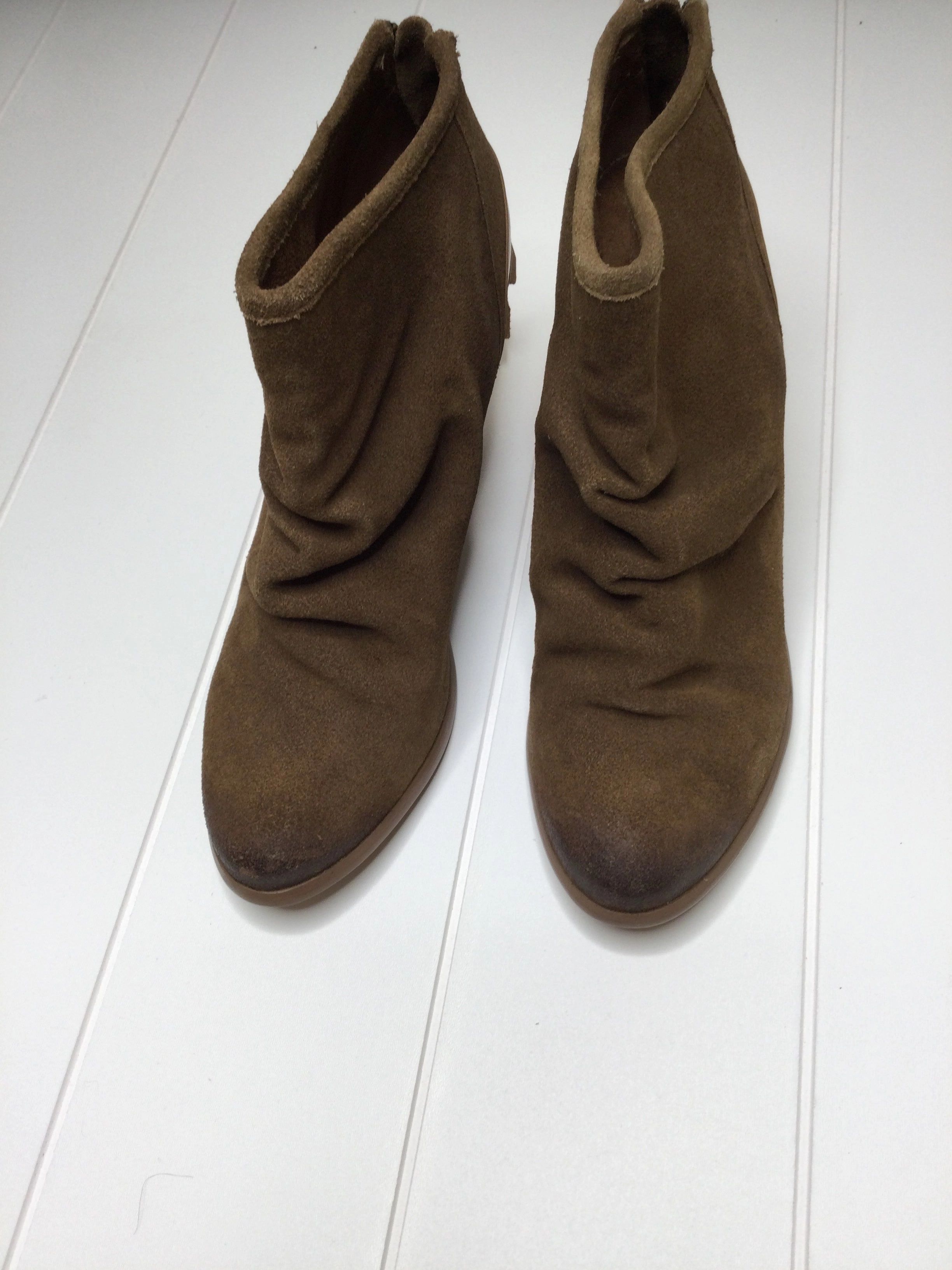 Durable Shell City Walking Sporty Vibe Boots Ankle Heels By Naughty Monkey  Size: 9.5