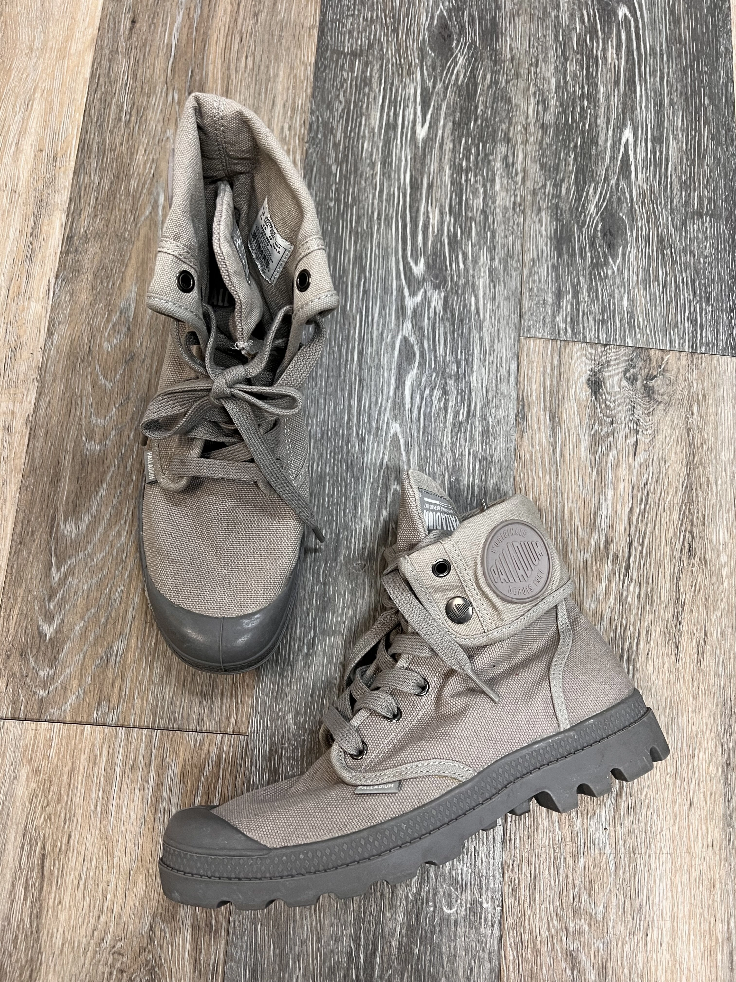 Comfort footbed Insulated Night Travel Boots Ankle Heels By Palladium  Size: 8.5