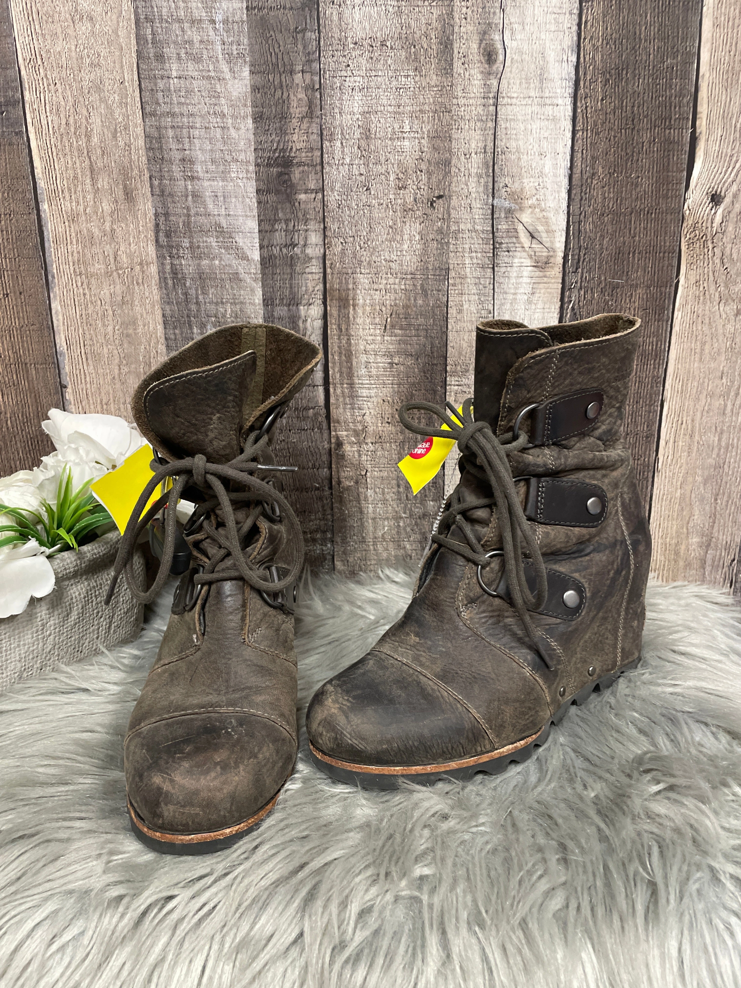 High Quality Minimal Build Boots Ankle Heels By Sorel In Brown, Size: 6.5