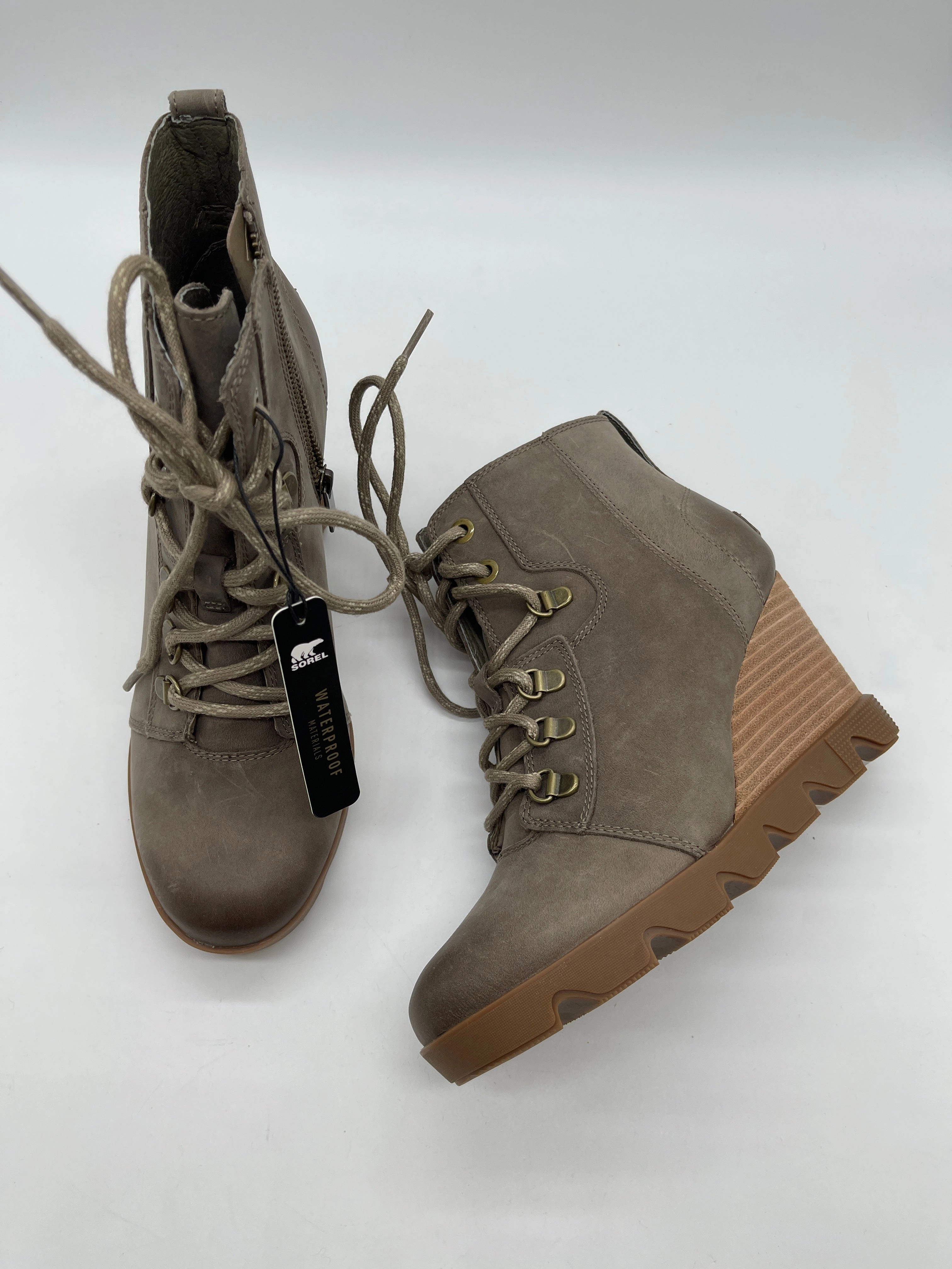 Boots Ankle Heels By Sorel In Khaki, Size: 8 Comfort Cushion Grippy Outsole Trail Exploration