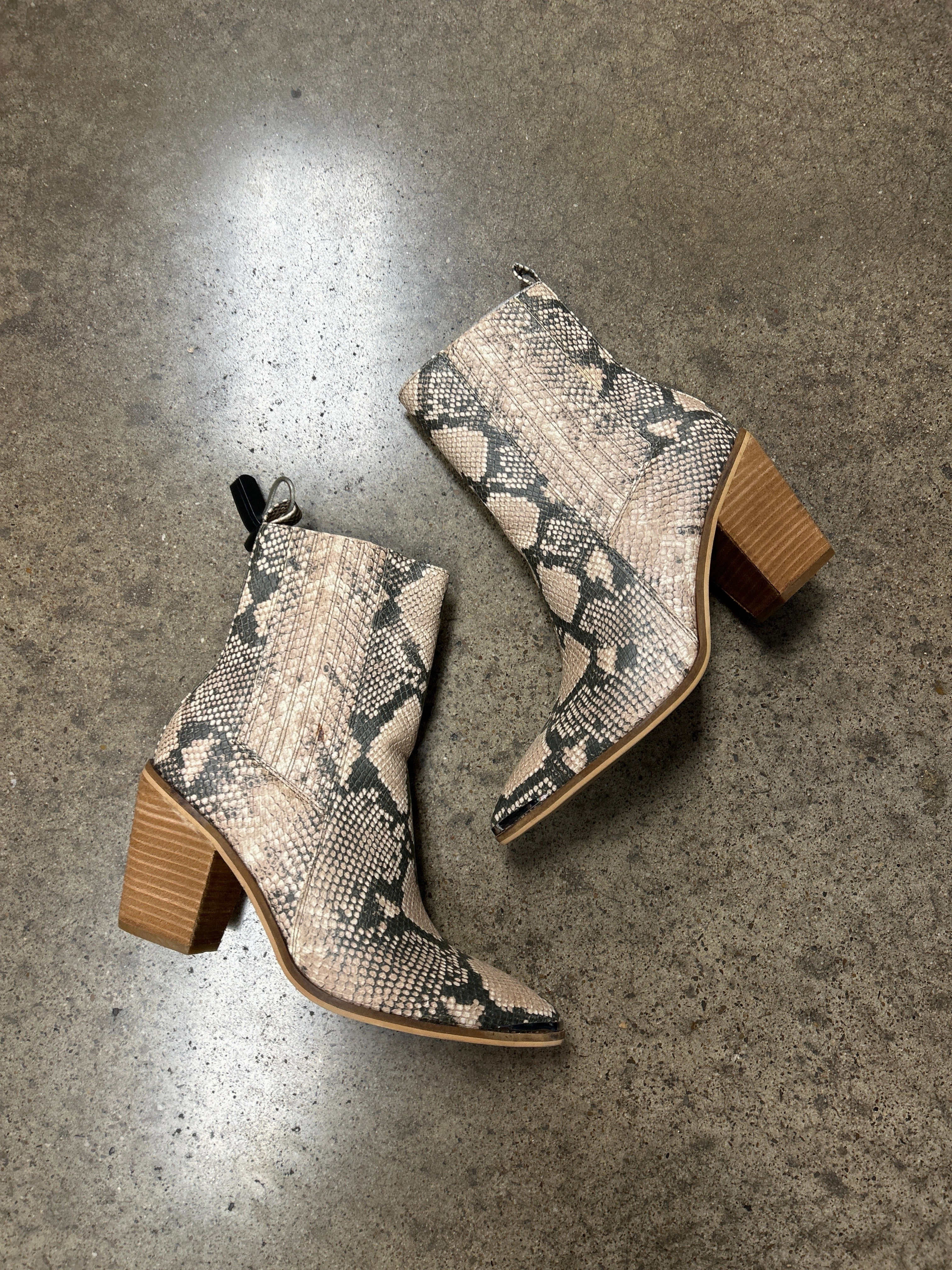 Boots Ankle Heels By Steve Madden In Snakeskin Print, Size:9 Rough Walk