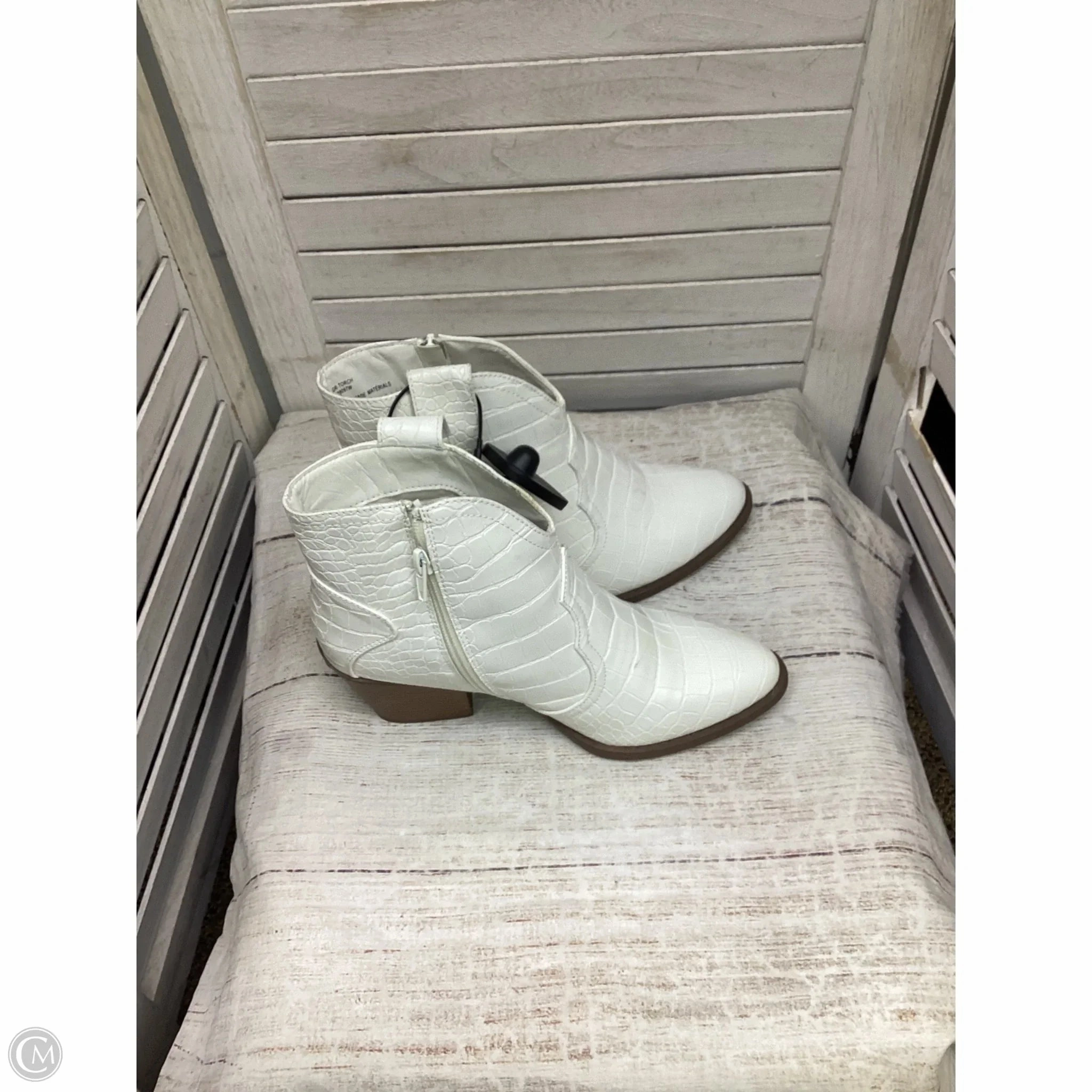 Padded Liner Boots Ankle Heels By Sugar In White, Size: 8