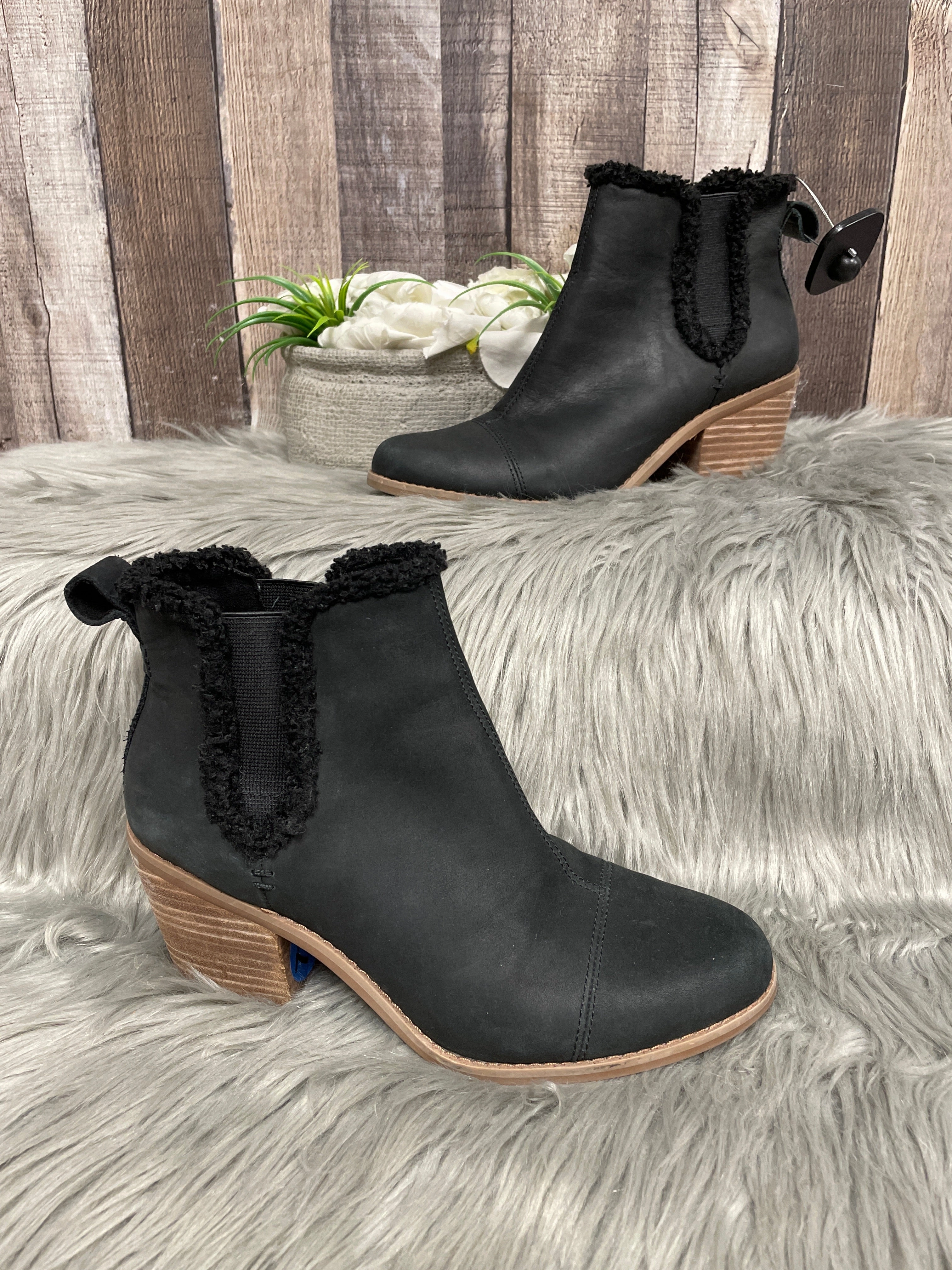 Durable Shell Stylish Explorer Boots Ankle Heels By Toms In Black, Size: 7.5