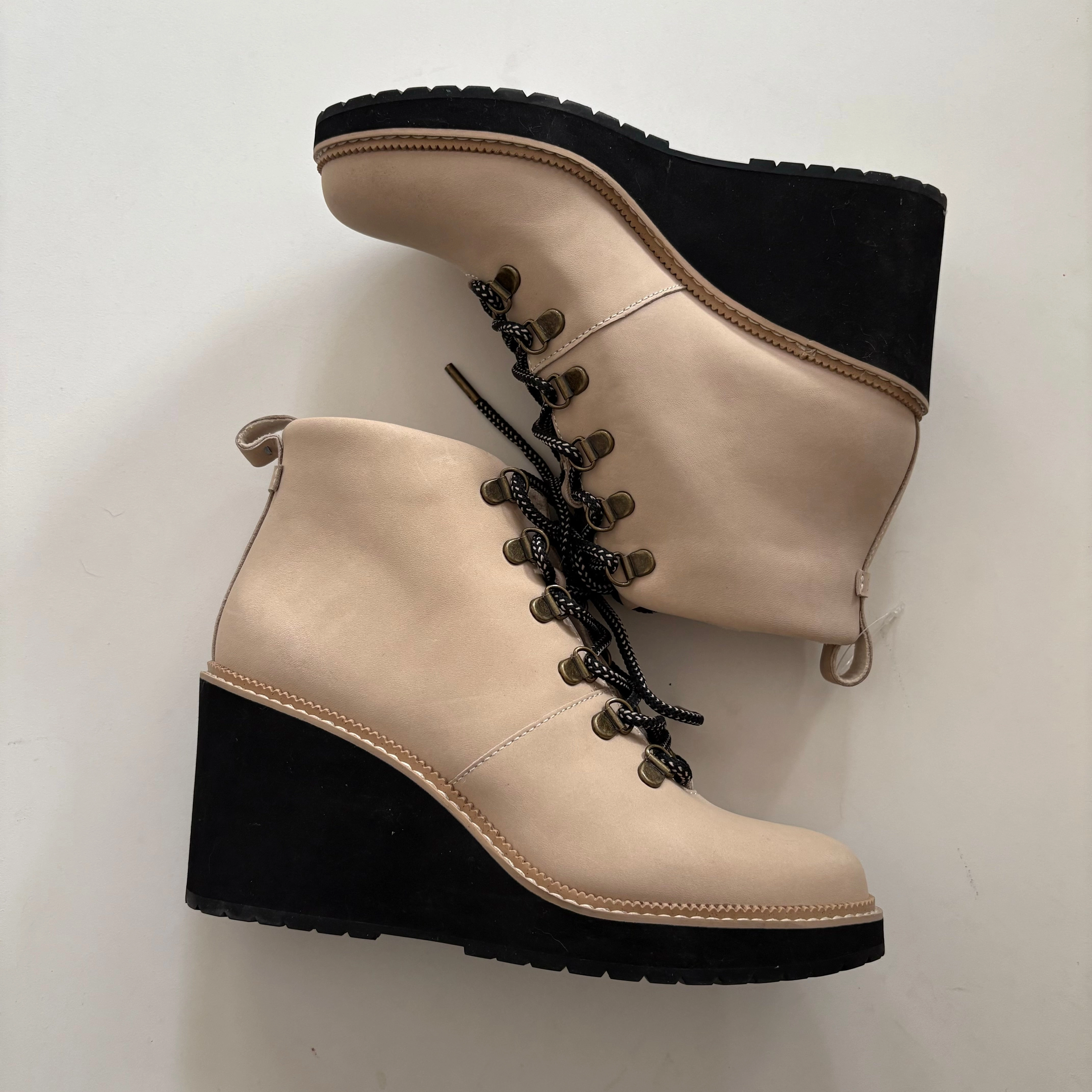 Street Style Cushioned Step Urban Commute Boots Ankle Heels By Toms In Cream, Size: 7